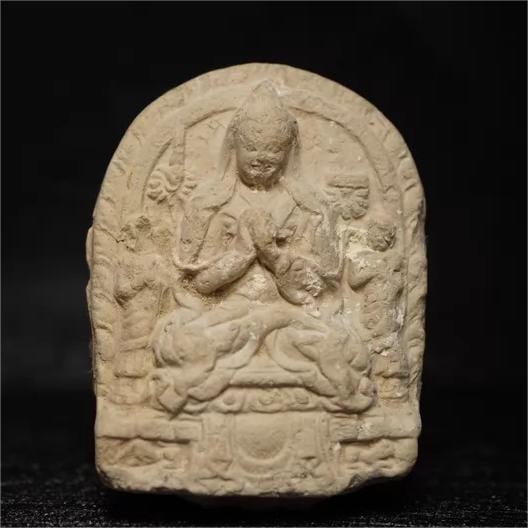 A clay sculpture of Tsongkhapa and his disciples in the Yuan Dynasty: Yuan Dynasty white clay Tsongkhapa and his disciples' clay sculptures Size:L:7.9cmW:6.0cm (The Dimensions Of All Batches Are Manually Measured.If You Need More Detailed Information, Please Contact Our