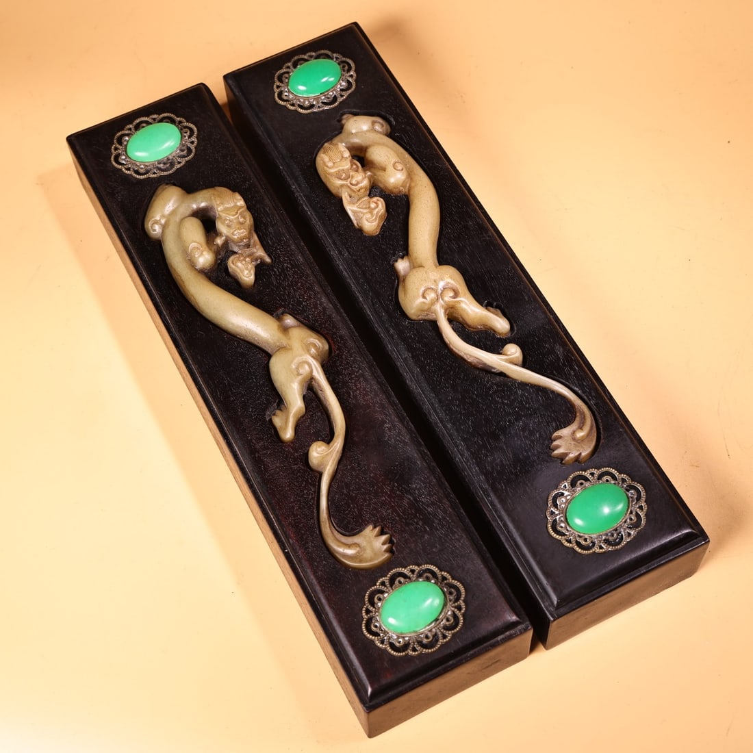 A pair of exquisite rosewood inlaid white jade rulers: Exquisite rosewood inlaid white jade ruler Size:W:1600gL:30cmW:7cmH:4cm (The Dimensions Of All Batches Are Manually Measured.If You Need More Detailed Information, Please Contact Our Customer Service