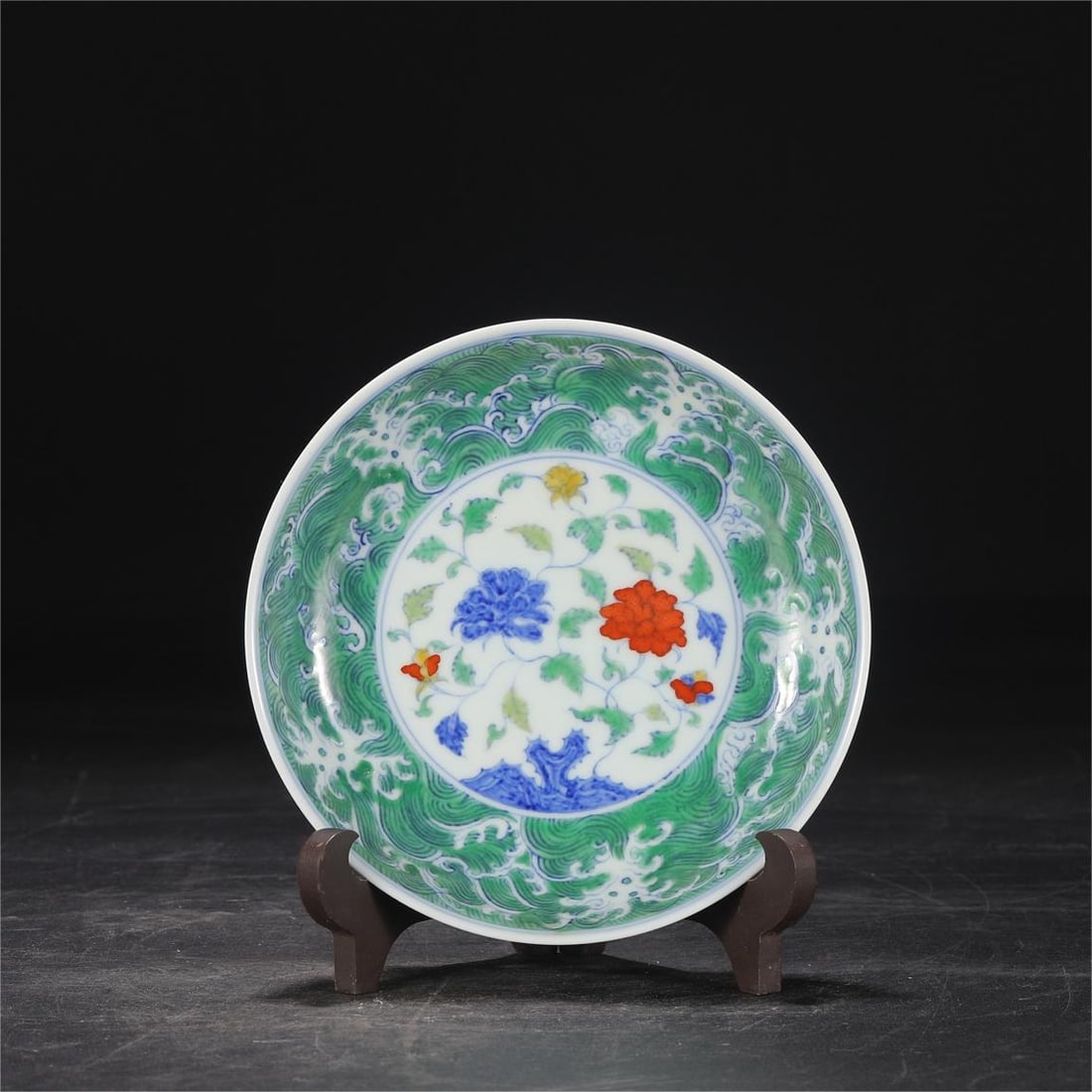 A large plate wash of Doucai seawater mountain stone flower pattern made in the Chenghua year of the (1 of 9)