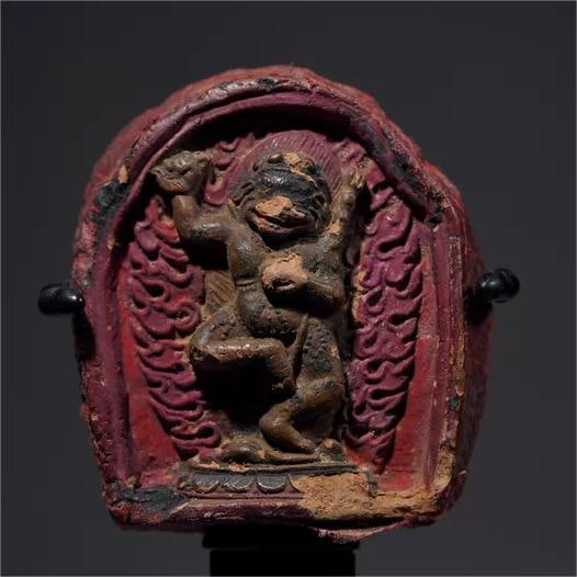 A beautiful temple for the lion-faced dakini to wipe: Exquisite temple for lion-faced dakini to wipe Size:7.5cmx7cm (The Dimensions Of All Batches Are Manually Measured.If You Need More Detailed Information, Please Contact Our Customer Service Before Bid