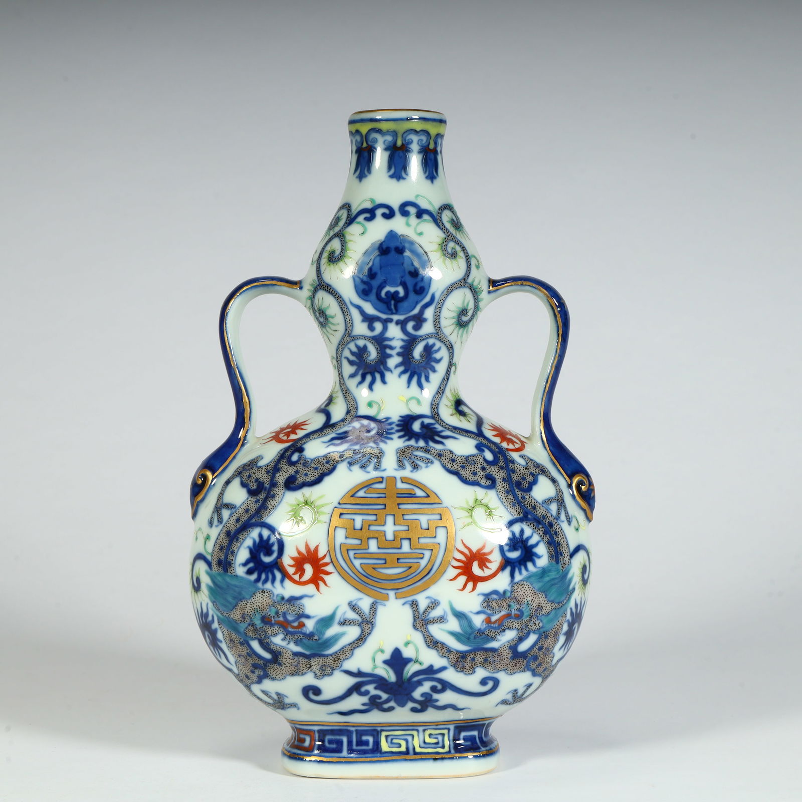 A blue and white colorful gold-painted longevity character ribbon ear gourd flat vase of the Qing (1 of 3)
