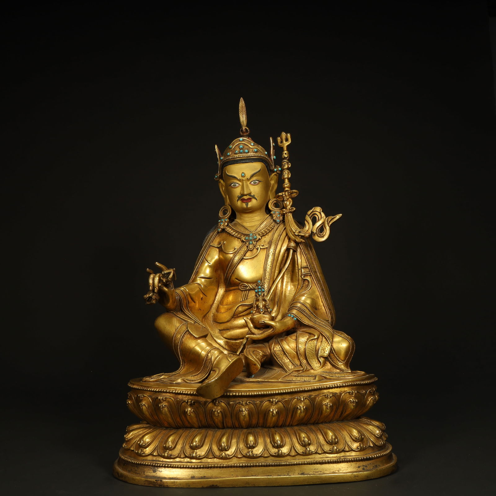 A statue of Guesta Guesta with copper gilt inlaid gemstones in the Qing Dynasty (1 of 17)