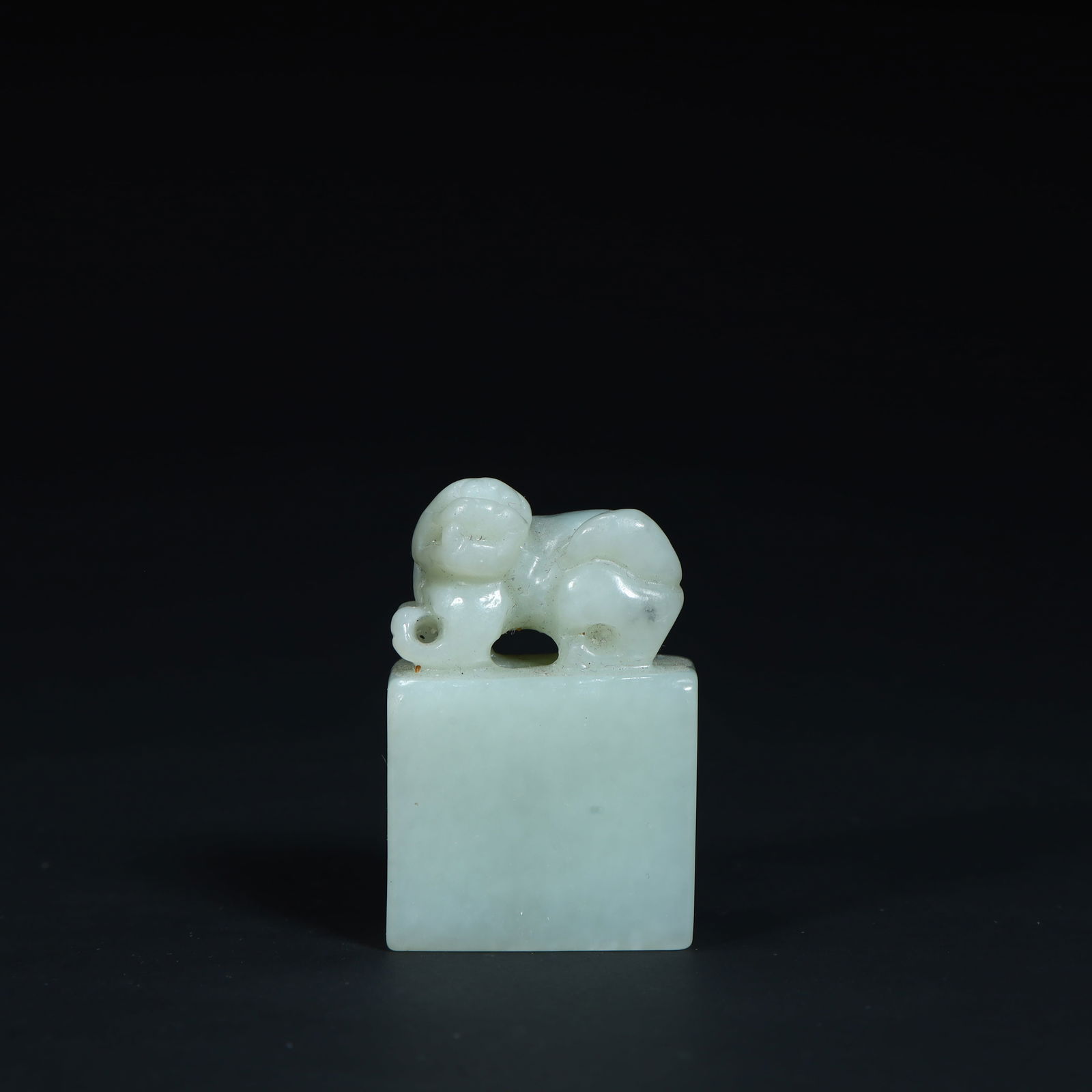 A Qing Dynasty Hetian green jade beast button seal: Qing Dynasty Hetian green jade beast button Suzhang Size:H:4.6cmL: 3cmW:2cmW:58g (The Dimensions Of All Batches Are Manually Measured.If You Need More Detailed Information, Please Contact Our Customer