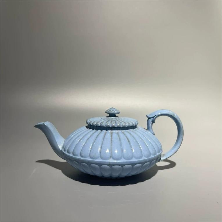 A beautiful chrysanthemum pot: Exquisite chrysanthemum pot Size:19cmx8.5cm (The Dimensions Of All Batches Are Manually Measured.If You Need More Detailed Information, Please Contact Our Customer Service Before Bidding.)