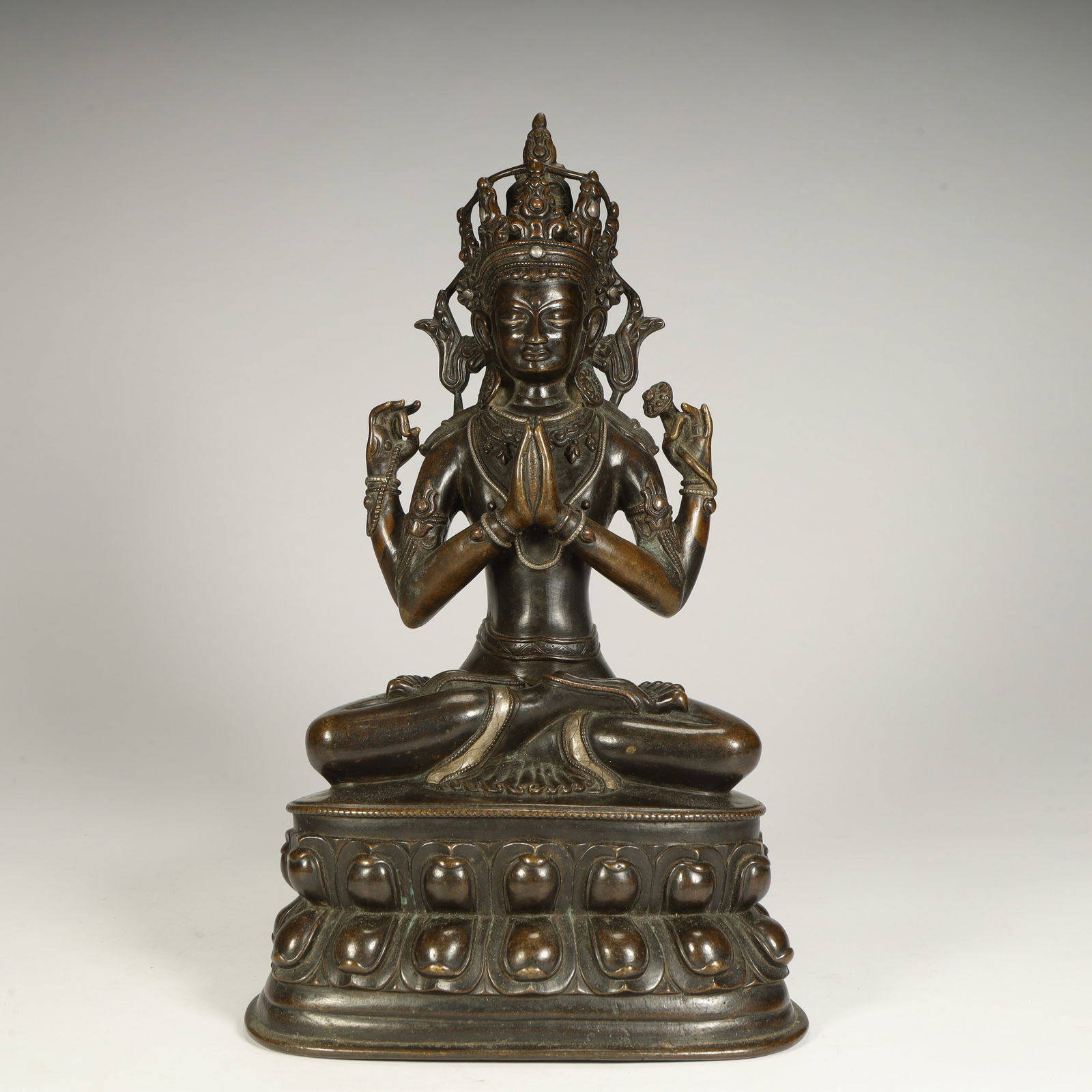 A seated statue of Guanyin with four arms in the bronze dynasty (1 of 13)