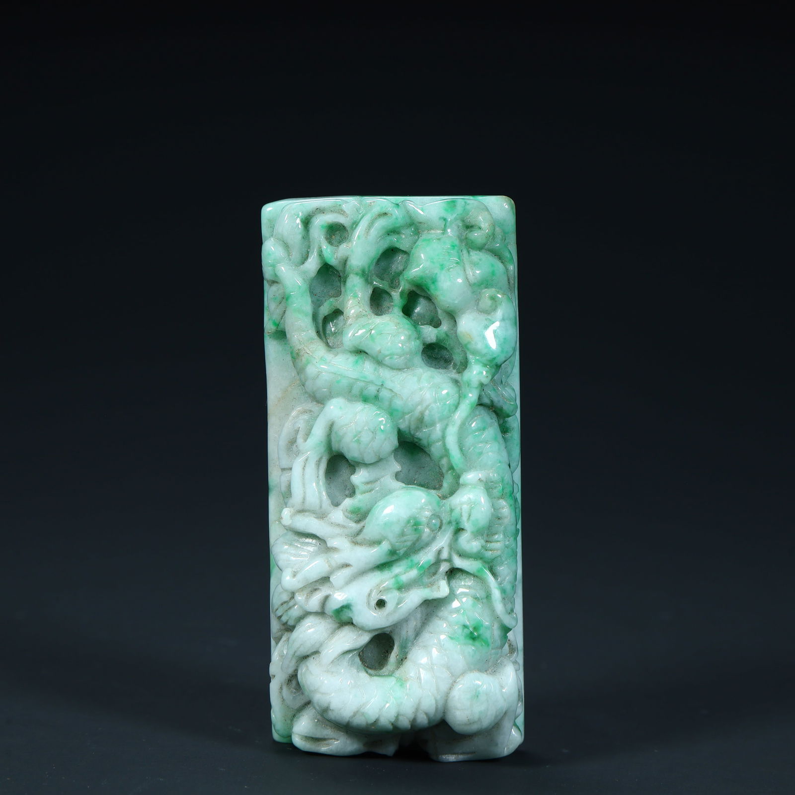 A Qing Dynasty jade carved dragon pattern paperweight: Qing Dynasty jade carved dragon pattern paperweight Size:H:2cmL: 7.5cmW:3.5cmW:103g (The Dimensions Of All Batches Are Manually Measured.If You Need More Detailed Information, Please Contact Our Custo