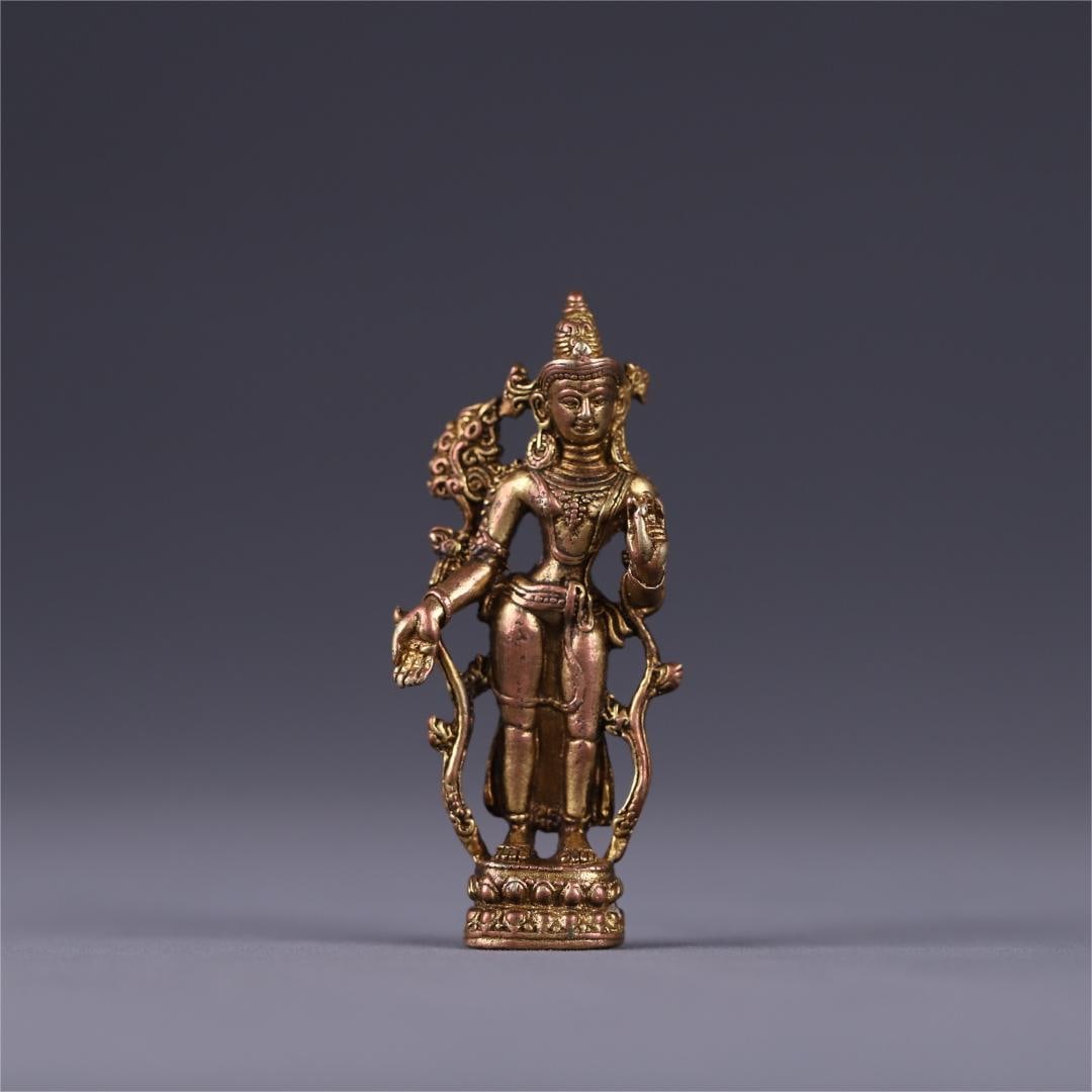 A bronze gilt standing Tara statue of the Qing Dynasty (1 of 9)
