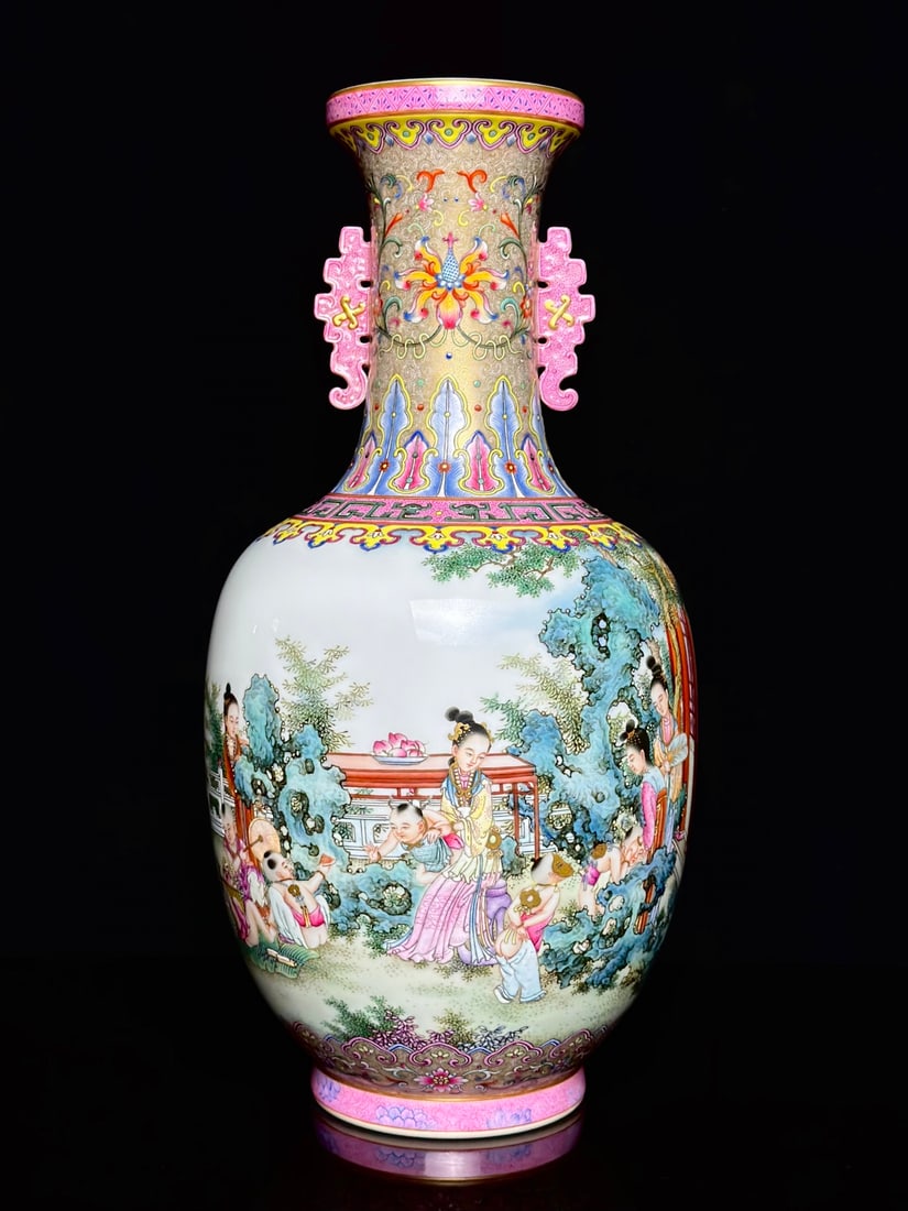 A Qing Dynasty Qianlong year golden anchovy grass entwined lotus ruyi pattern side mother-son love: Qing Dynasty Qianlong year golden anchovy grass entwined lotus ruyi pattern side mother and son love depth picture character amphora Size:Calibre:9.6cmH:38.5cmBellydiameter:18.8cmBottom:10.8cm (The Di