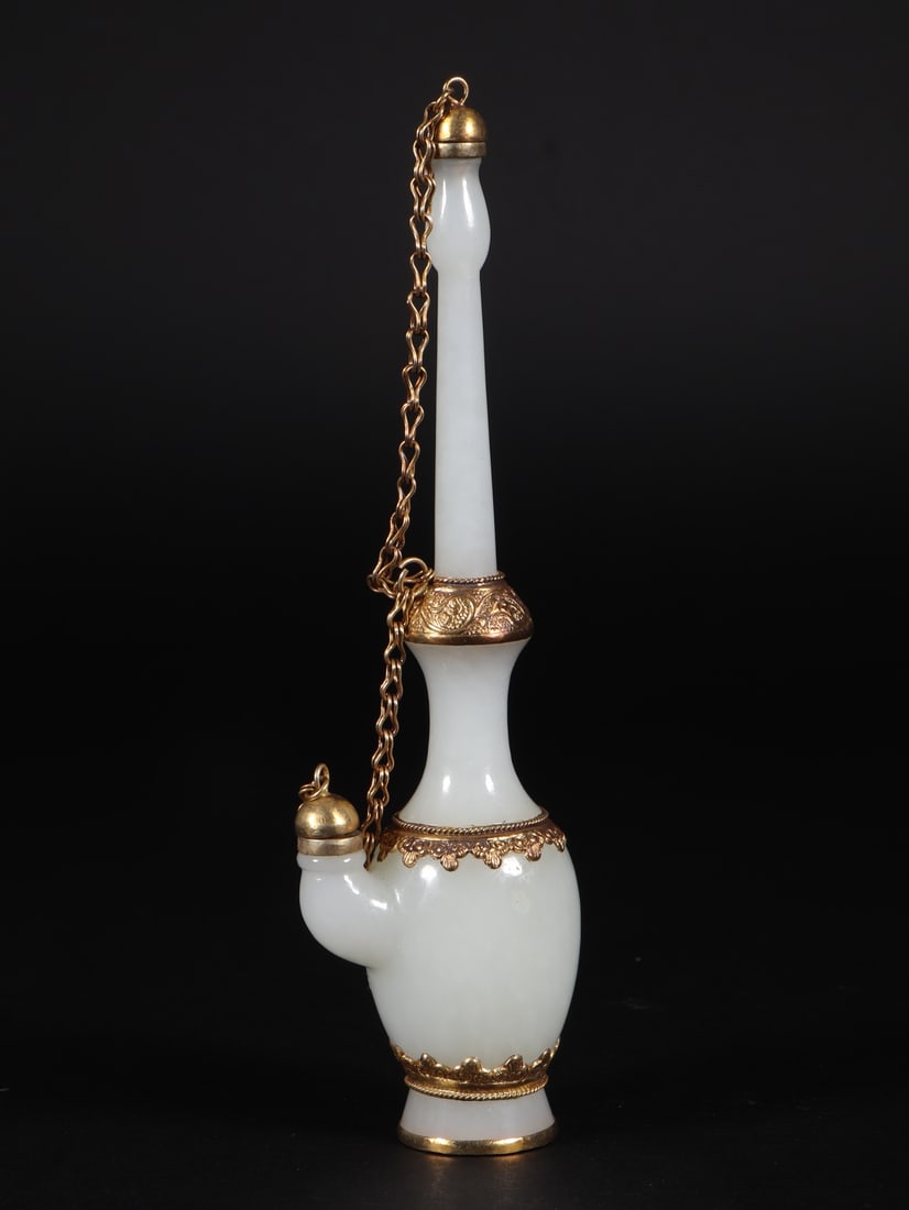 A pair of Hetian white jade inlaid gold vases from the Qing Dynasty: Qing Dynasty Hetian white jade inlaid gold clean bottle Size:L:4.7cmW:3.5cmH:17cmW:0.225kg (The Dimensions Of All Batches Are Manually Measured.If You Need More Detailed Information, Please Contact Ou