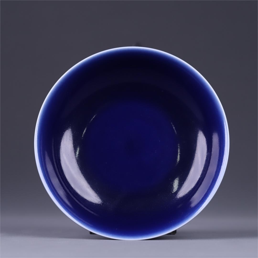 A blue glaze appreciation plate from the Qing Dynasty (1 of 8)
