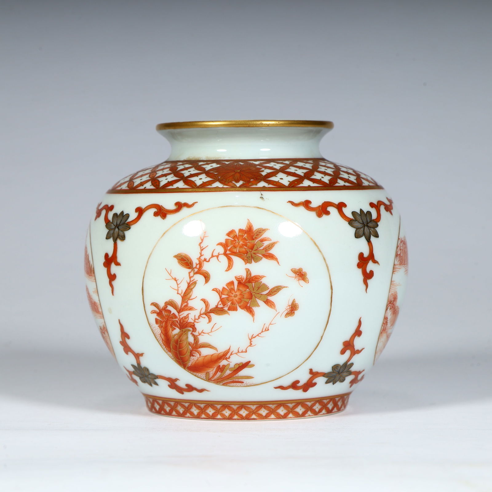 A Qing Dynasty alum red gold-painted consecrated flower-patterned pomegranate statue: Qing Dynasty alum red gold-painted consecrated flower pattern pomegranate statue Size:H:9cmL: 9.5cmW:9.5cmW:257g (The Dimensions Of All Batches Are Manually Measured.If You Need More Detailed Informat