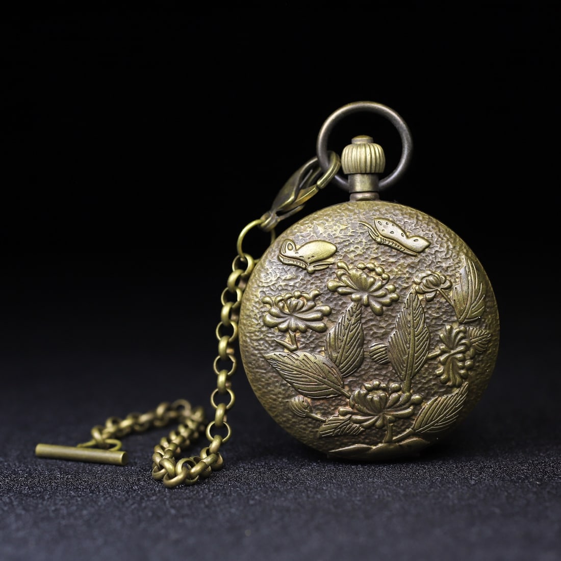 A fine European copper-cased two-and-a-half-hand movement pocket watch: Exquisite European copper case two-and-a-half-hand movement pocket watch Size:D:5.5cm (The Dimensions Of All Batches Are Manually Measured.If You Need More Detailed Information, Please Contact Our Cus