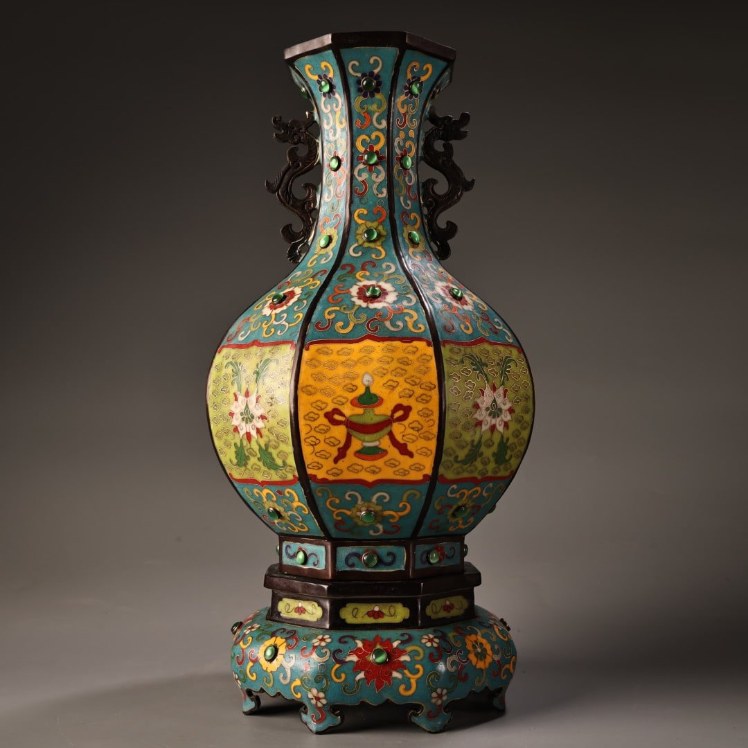A fine pure copper tire cloisonné enamel cloisonné octagonal chicken blood eight treasure vase (1 of 12)