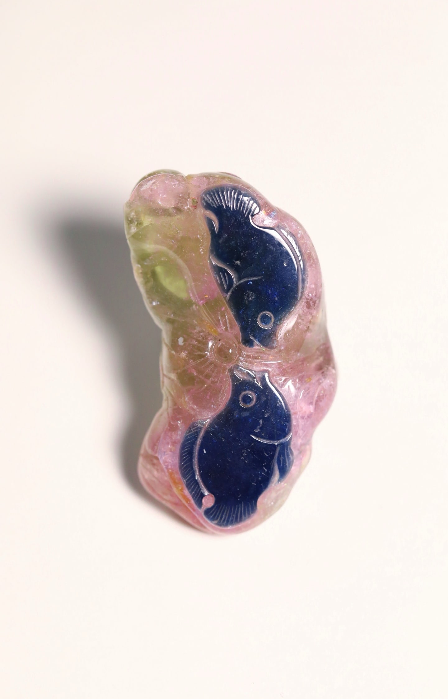 A beautiful raw three-color tourmaline beautiful carved lotus root joint Pisces: Exquisite raw mineral three-color tourmaline beautiful carved lotus joint Pisces means a good couple, born with many children and many blessings, and the family is happy every year 