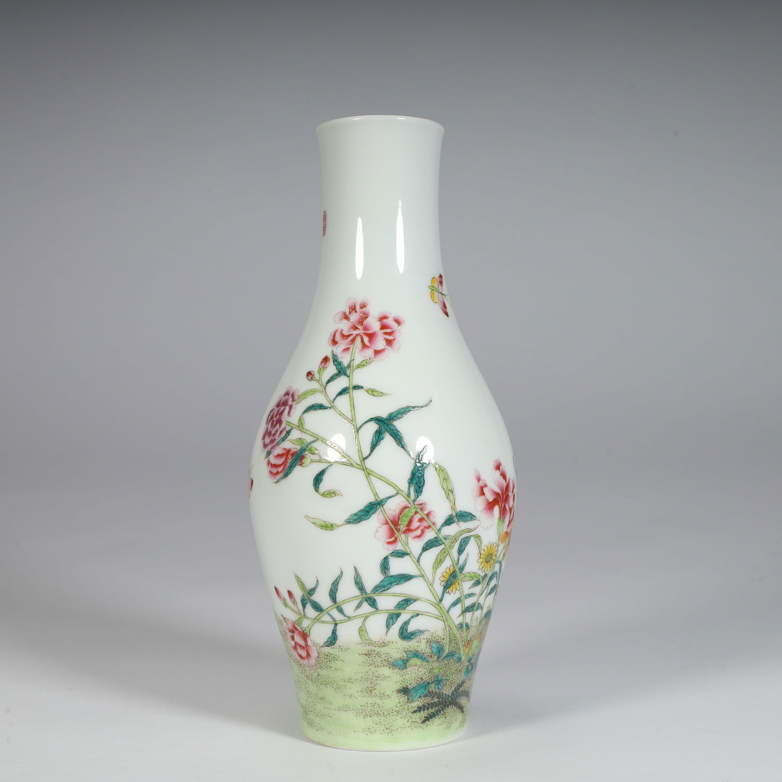 A Qing Dynasty Yongzheng pastel floral olive vase: Qing Dynasty Yongzheng pastel floral olive bottle Size:H:18cmL: 8cmW:8cmW:220.2g (The Dimensions Of All Batches Are Manually Measured.If You Need More Detailed Information, Please Contact Our Customer