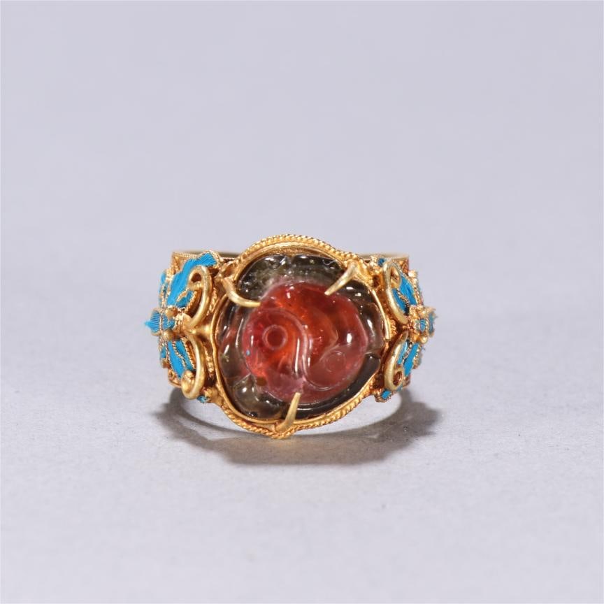 A silver-gilt tourmaline dotted emerald ring from the Qing Dynasty (1 of 9)