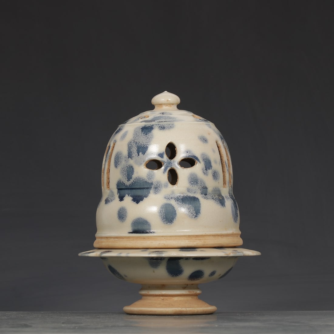 A white-glazed hanging blue aromatherapy stove from the Gongxian kiln in the Tang Dynasty (1 of 9)