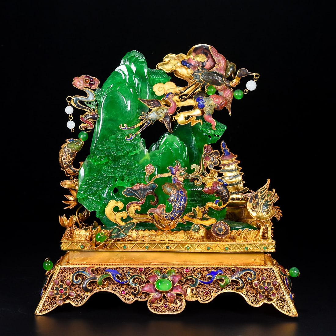 A gold cloisonné Bashan emerald ornament from the Ming Dynasty: Ming Dynasty gold cloisonné Bashan emerald ornament Size:H:25cmW:25cmW:1.500kg (The Dimensions Of All Batches Are Manually Measured.If You Need More Detailed Information, Please Contact Our Customer