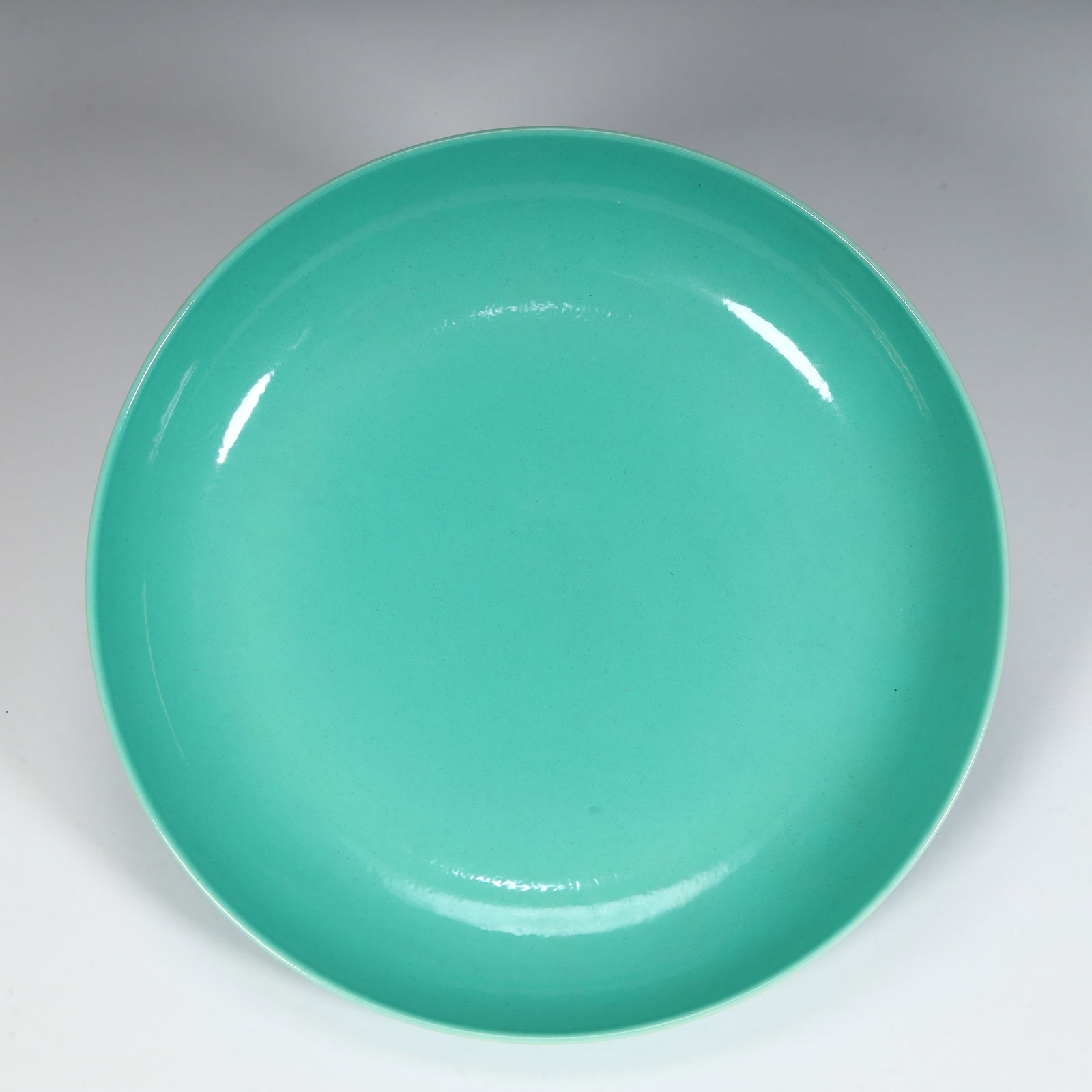 A Qing Dynasty turquoise green glazed plate: Qing Dynasty turquoise green glazed plate Size:H:4cmL: 20cmW:20cmW:395.5g (The Dimensions Of All Batches Are Manually Measured.If You Need More Detailed Information, Please Contact Our Customer Servic
