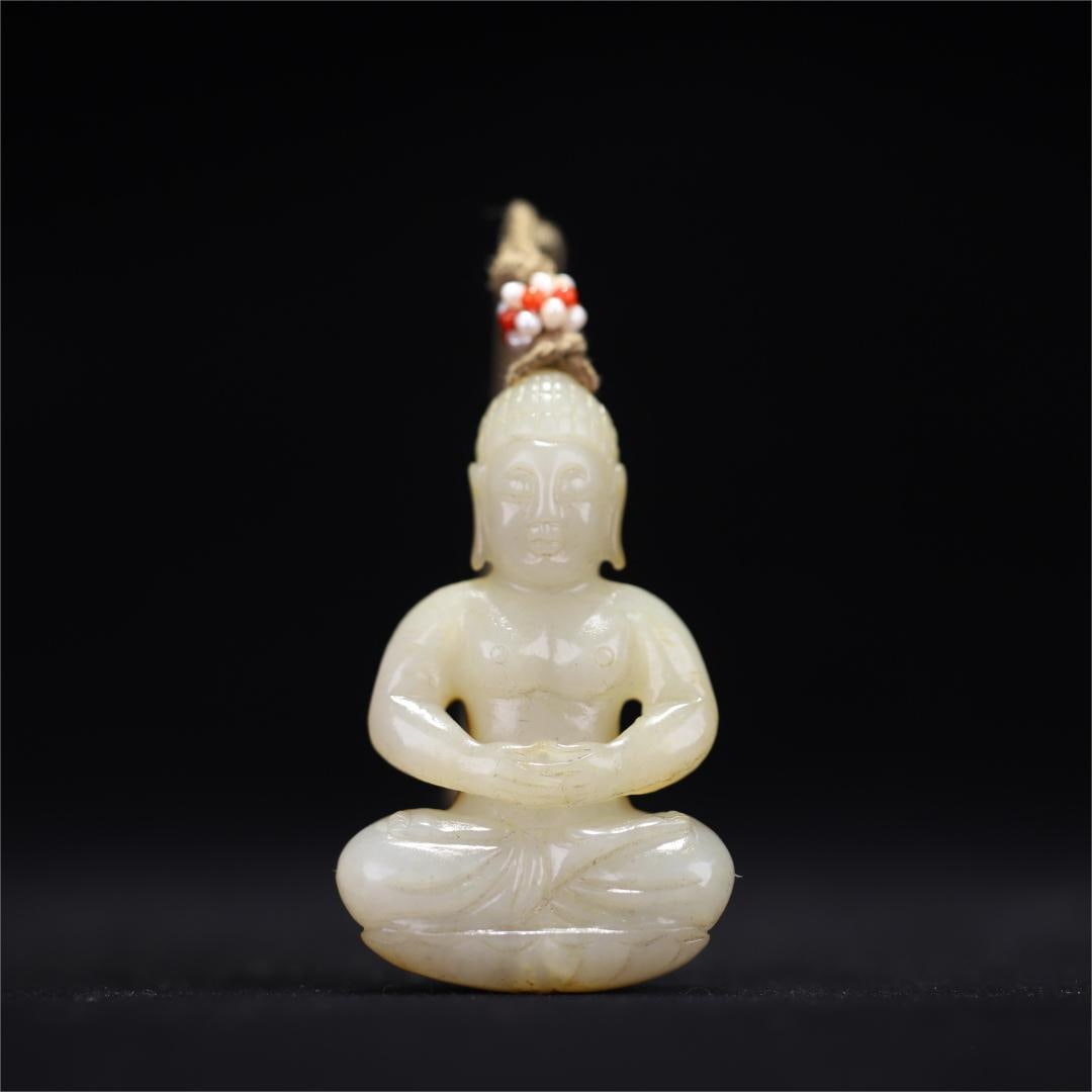 An old Hetian jade Shakyamuni Buddha from the Qing Dynasty: The old Hetian jade Shakyamuni Buddha of the Qing Dynasty Size:5.23.21.2cmW:0.025kg (The Dimensions Of All Batches Are Manually Measured.If You Need More Detailed Information,
