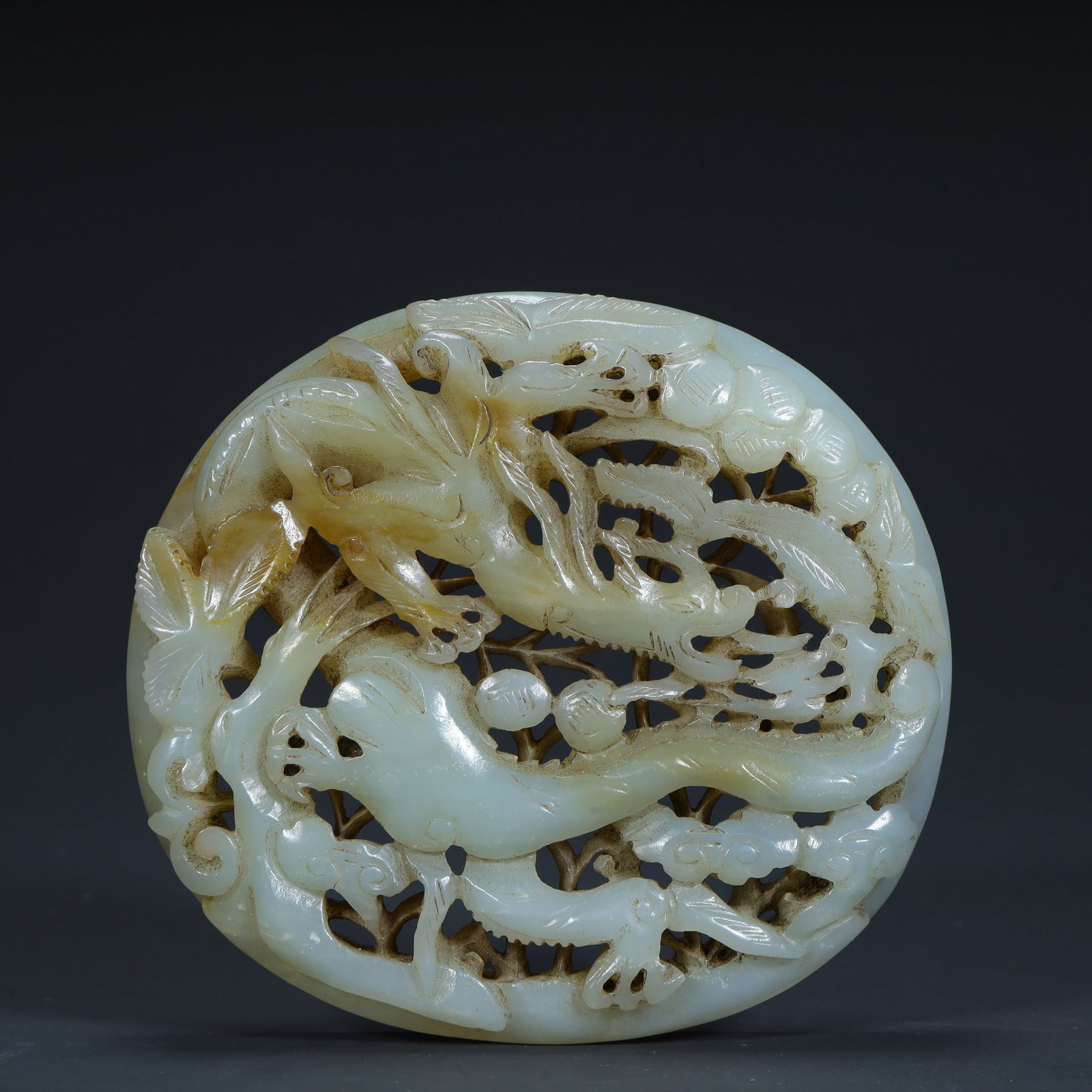 A Yuan Dynasty blue and white jade transparent carved dragon pattern belt plate: The blue and white jade carved dragon pattern belt plate of the Yuan Dynasty Size:L: 10cmW:9cmW:190.7g (The Dimensions Of All Batches Are Manually Measured.If You Need More