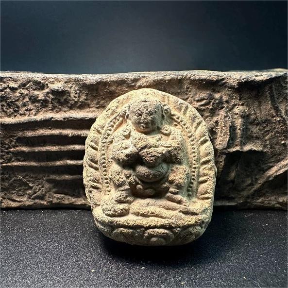 A 16th-century two-armed black sky Mahakala rubbing: The 16th century two-armed big black sky Mahakala rubbing Size:H:4cmW:3.2cm (The Dimensions Of All Batches Are Manually Measured.If You Need More Detailed Information, Please