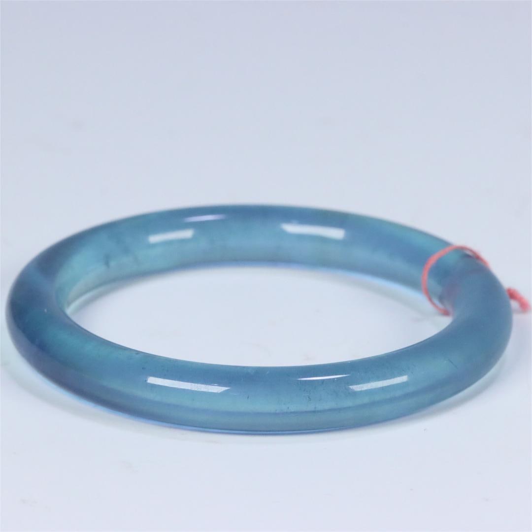 A Qing Dynasty aquamarine plain pattern round bar bracelet: Qing Dynasty aquamarine plain pattern round bar bracelet Size:7.5x5.66x0.9cmW:0.0366kg (The Dimensions Of All Batches Are Manually Measured.If You Need More Detailed Information,