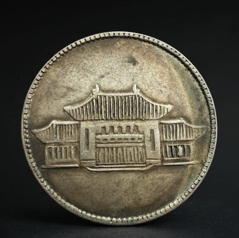 A beautiful little silver quill house: Exquisite little silver quill house (The Dimensions Of All Batches Are Manually Measured.If You Need More Detailed Information, Please Contact Our Customer Service Before Bidding.)