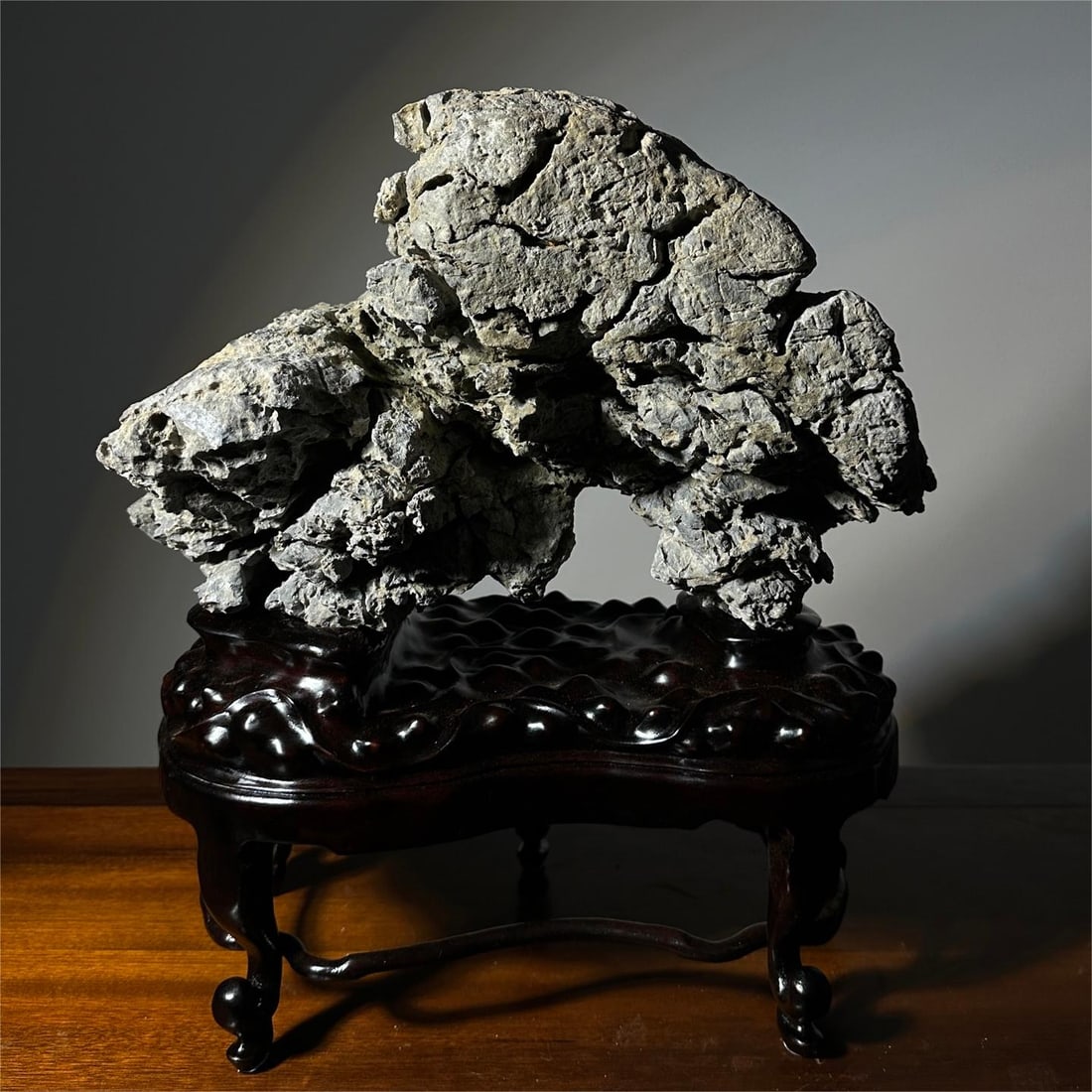 A piece of exquisite English stone horizontal cloud: Exquisite English stone horizontal clouds Size:H:42cmW:38cmT:22cm (The Dimensions Of All Batches Are Manually Measured.If You Need More Detailed Information, Please Contact Our