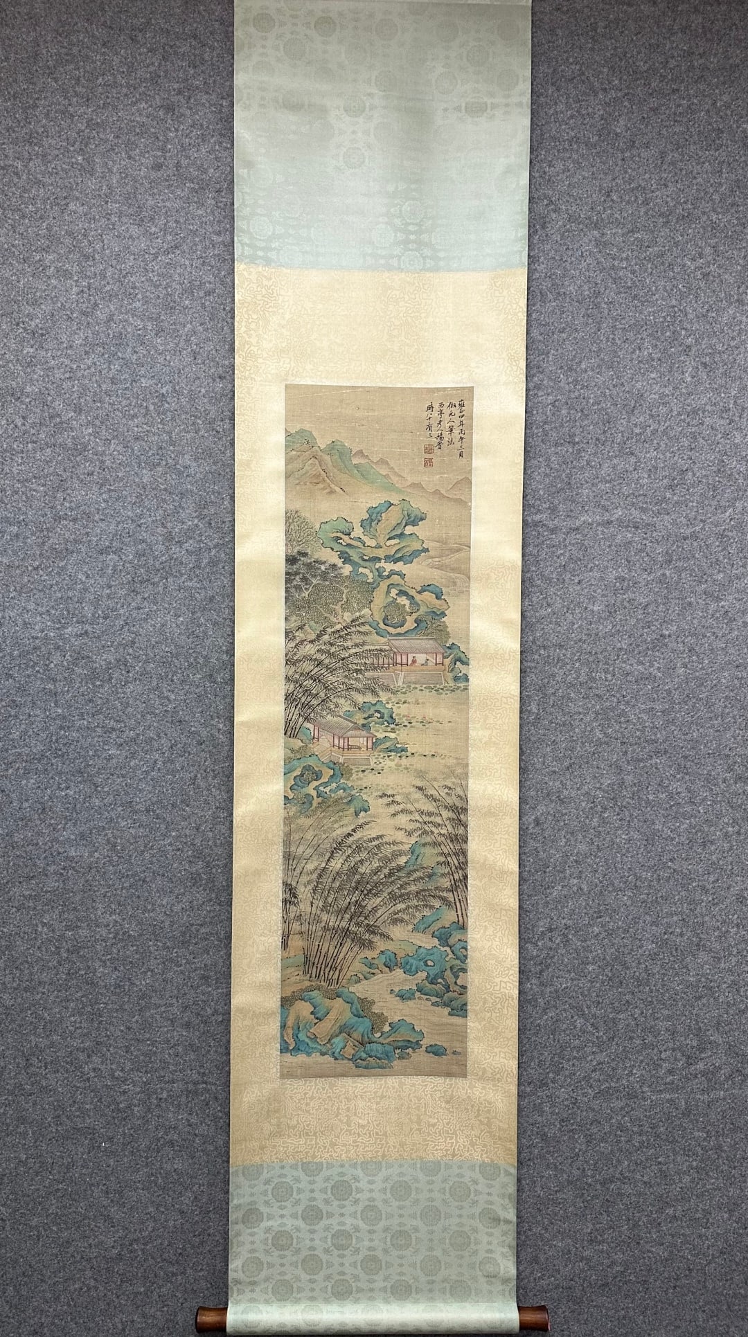 A vertical scroll of Yang Jin's landscape silk book: Yang Jin's landscape silk book vertical axis Flowercore:Size:105×29 (The Dimensions Of All Batches Are Manually Measured.If You Need More Detailed Information, Please Contact Our