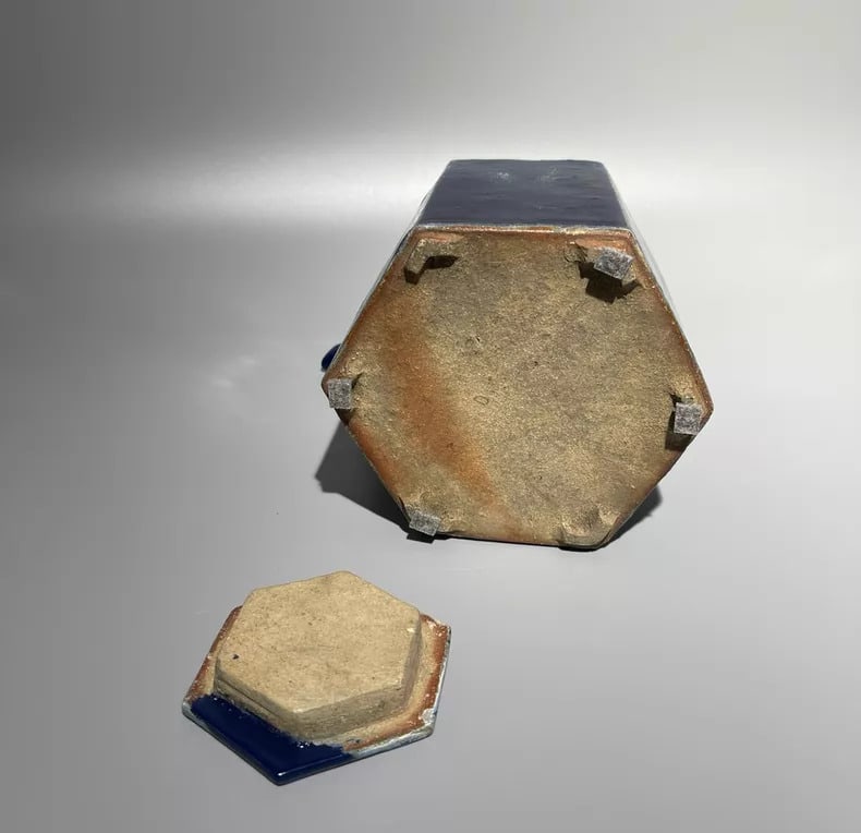 A fine blue glazed hexagonal pot - 6