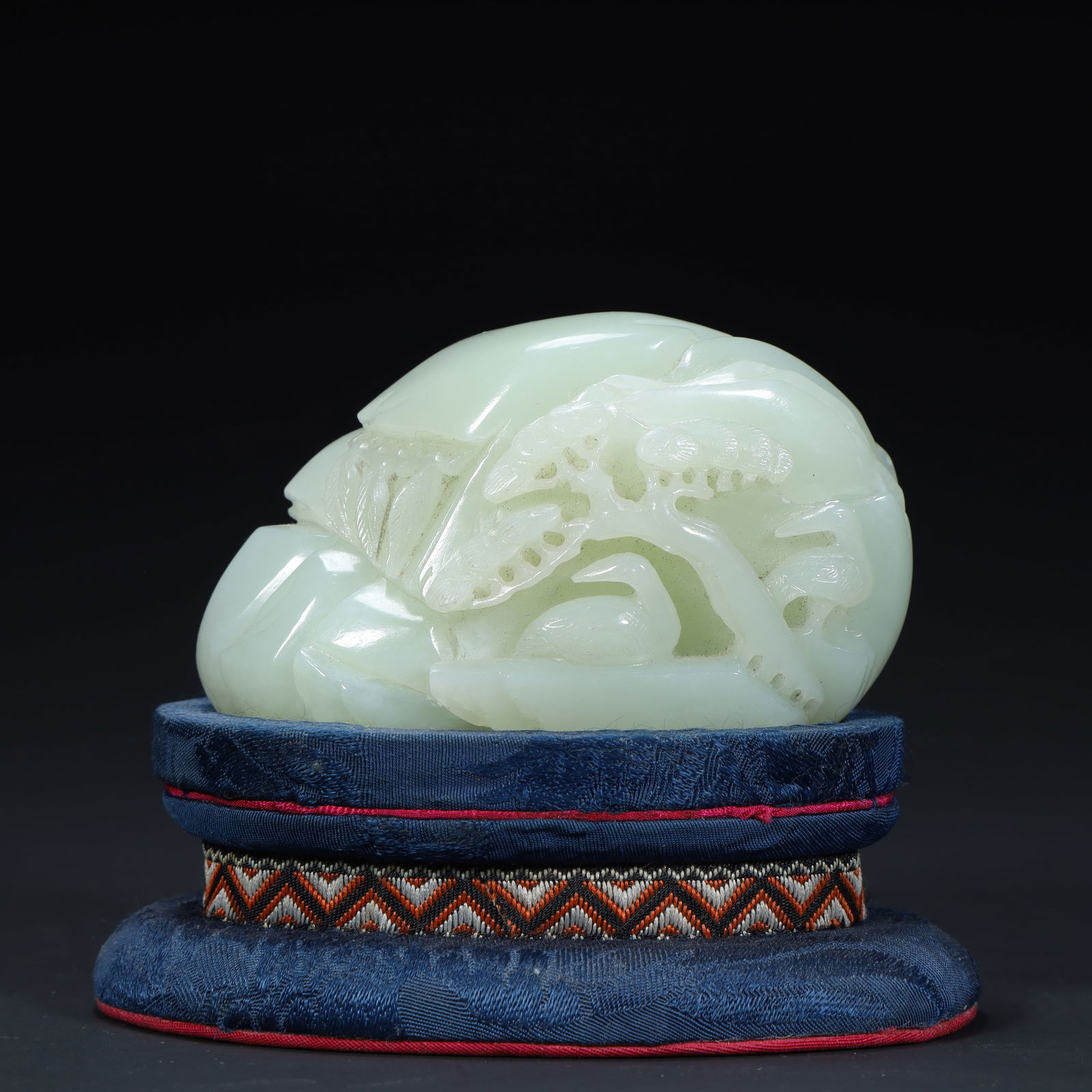 A Qing Dynasty Hetian white jade carved pine crane Yannian Shanzi ornament: Qing Dynasty Hetian white jade carved pine crane Yannian mountain ornament Size:H:5.5cmL: 8.5cmW:5cmW:277g (The Dimensions Of All Batches Are Manually Measured.If You Need More Detailed Information, P