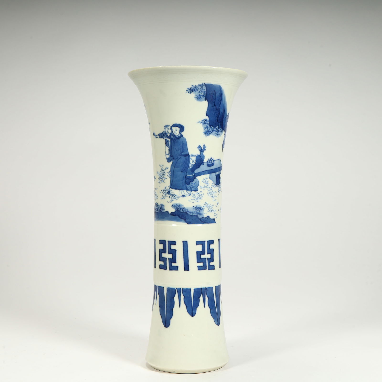 A blue and white figure pattern cup made in the Kangxi era of the Qing Dynasty (1 of 11)