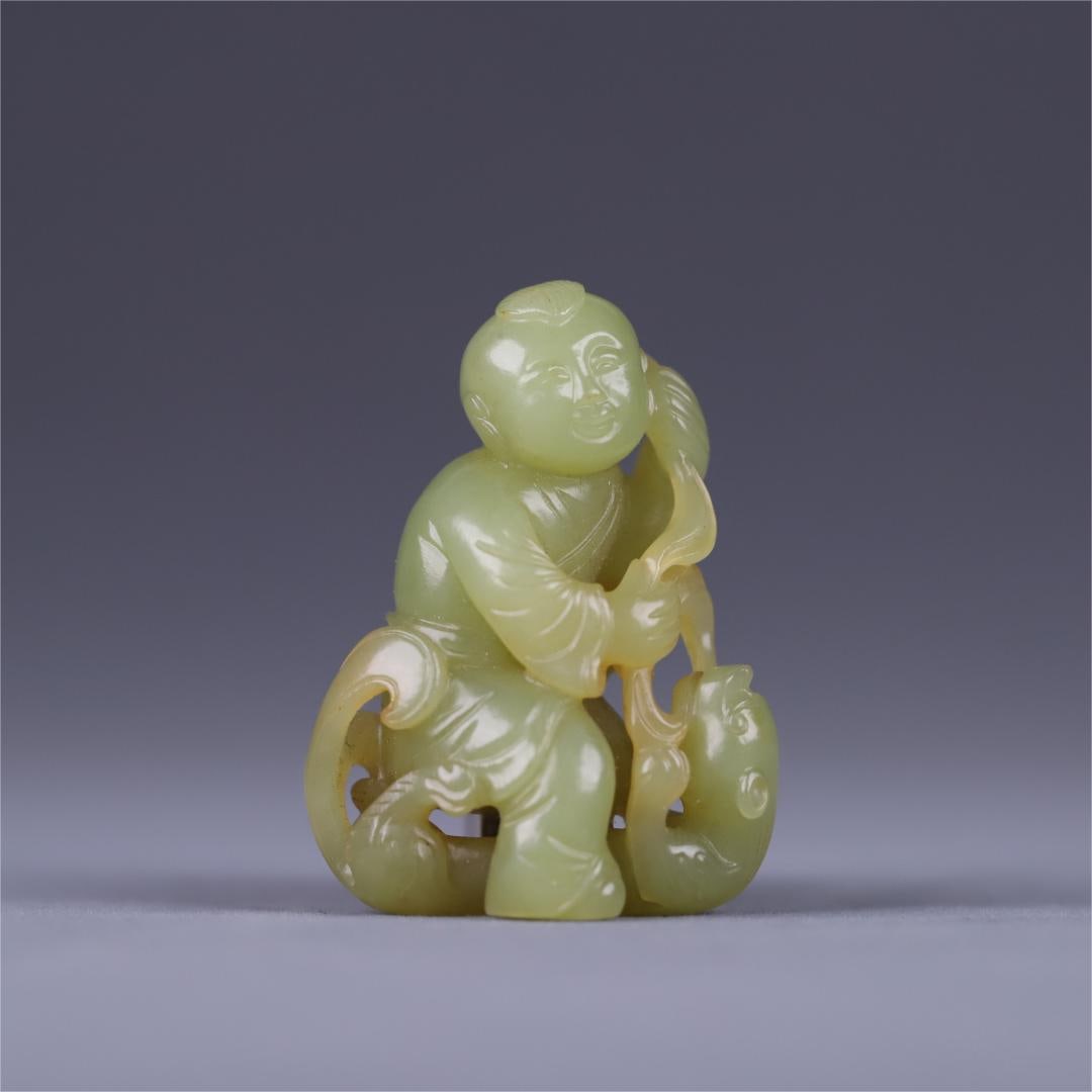 A carving of a Hetian topaz boy auspicious beast from the Qing Dynasty: Qing Dynasty Hetian topaz boy auspicious beast carving Size:5.64.22.5cmW:0.0552kg (The Dimensions Of All Batches Are Manually Measured.If You Need More Detailed Information, Please Contact Our Custome