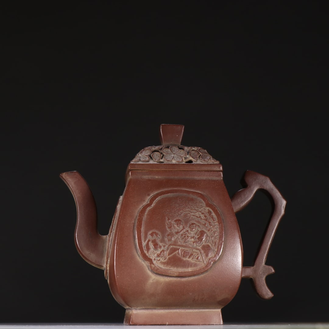 A purple sand window character story teapot made by Jingxi Qian Hongwen: Jingxi Qian Hongwen's purple sand window character story teapot Size:H:13cmW:15.5cm (The Dimensions Of All Batches Are Manually Measured.If You Need More Detailed Information, Please Contact Our Custo