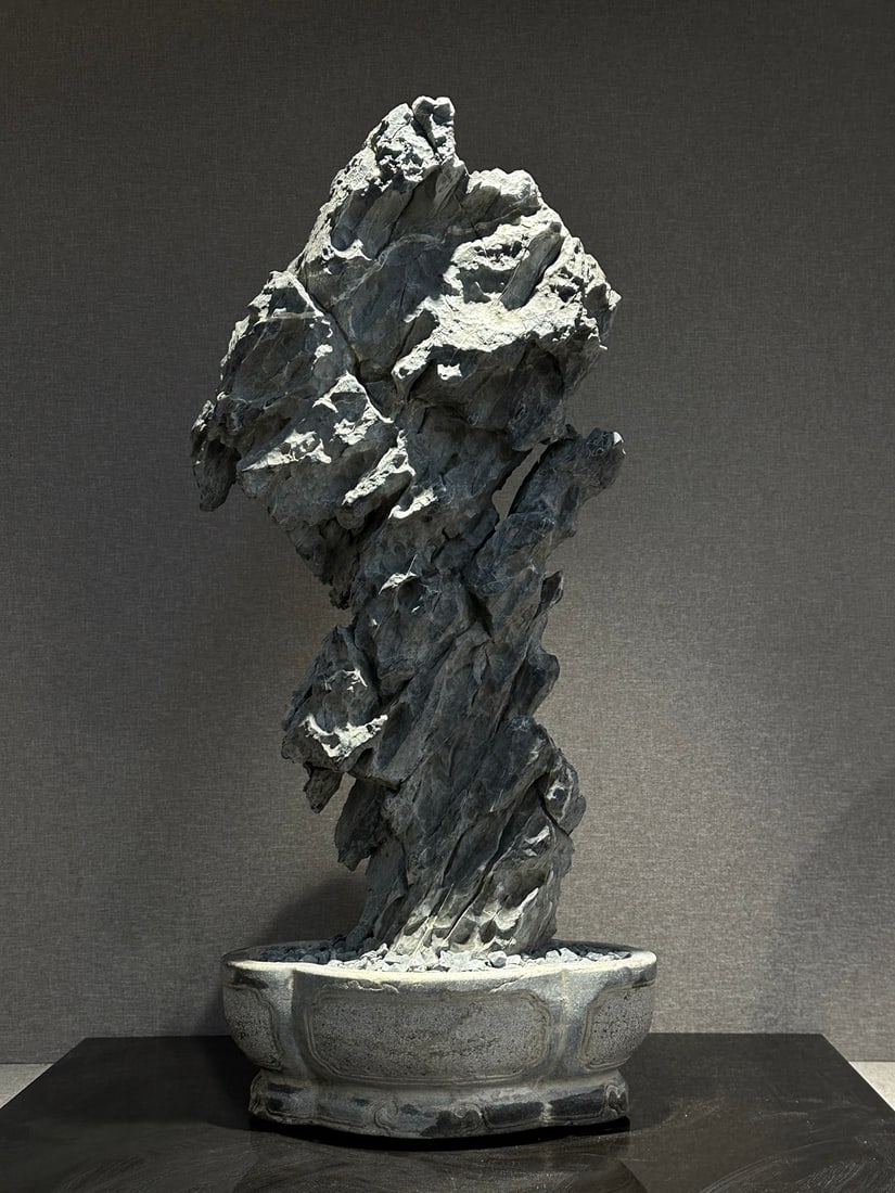 A fine stone: Exquisite stone Size:H:68cmW:28cmT:19cm (The Dimensions Of All Batches Are Manually Measured.If You Need More Detailed Information, Please Contact Our Customer Service Before Bidding.)