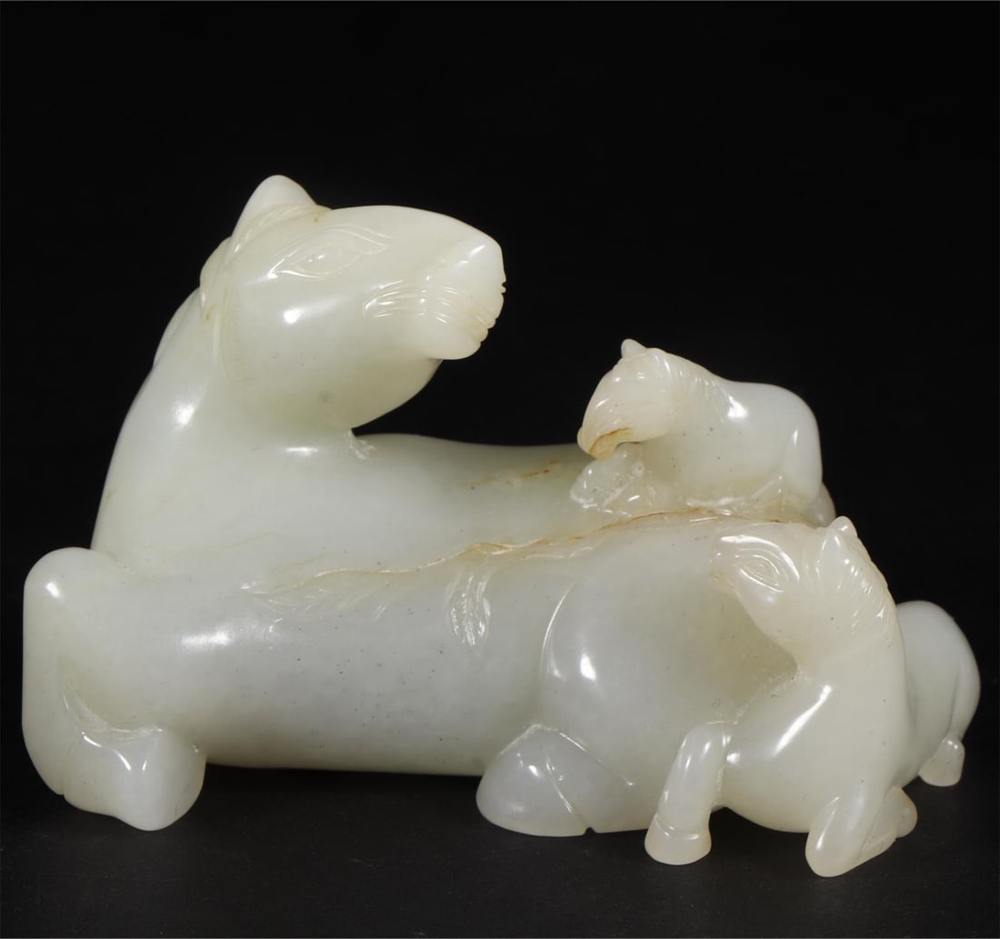 A piece of Hetian jade in the Qing Dynasty The mother and son love deeply: The mother and son of Hetian Yu Sanma in the Qing Dynasty were deeply affectionate Size:L:8.6cmW:4.6cmH:5.3cmW:208g (The Dimensions Of All Batches Are Manually Measured.If You Need
