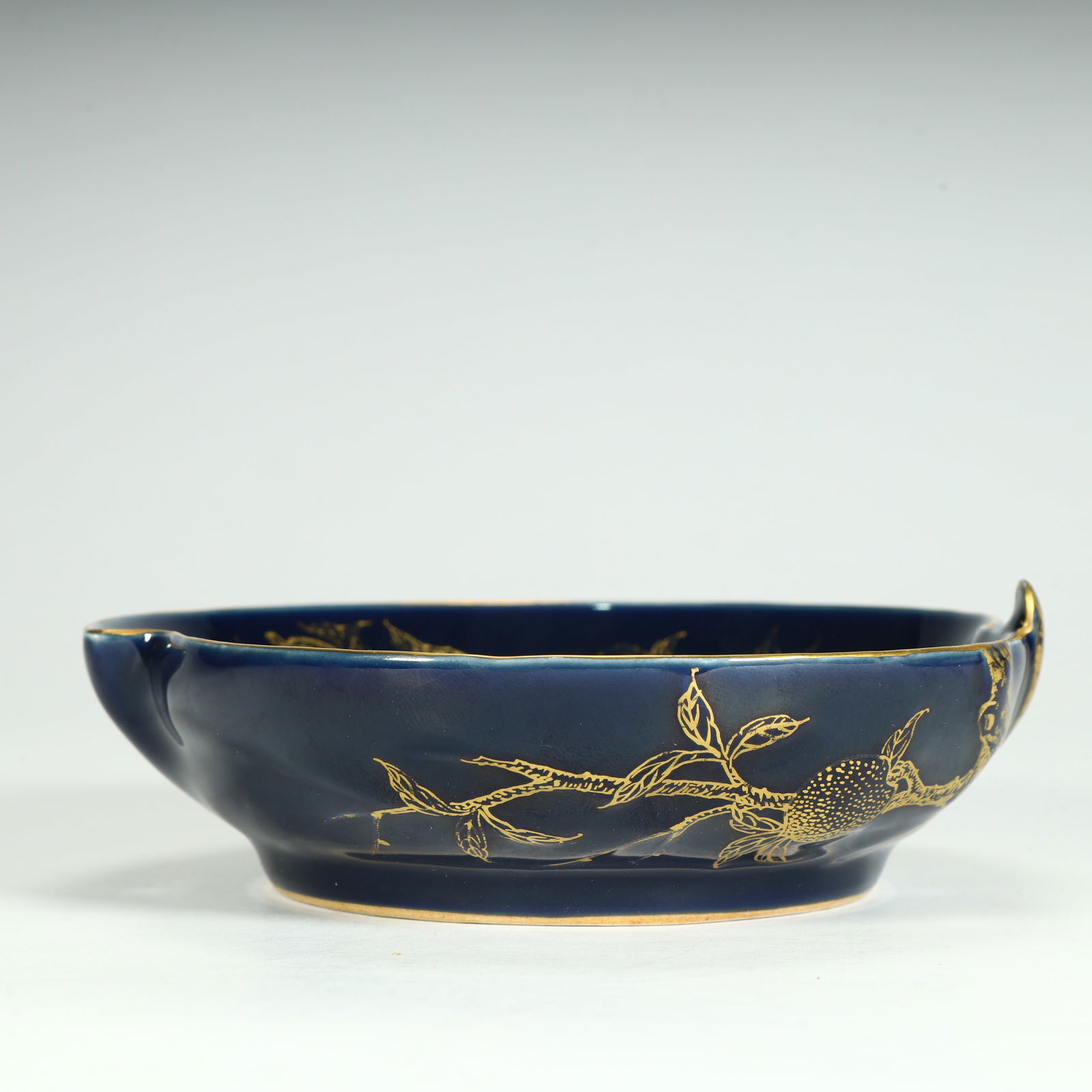 A sacrificial blue glaze gold-painted three multi-patterned peach-shaped wash made in the Qianlong (1 of 10)