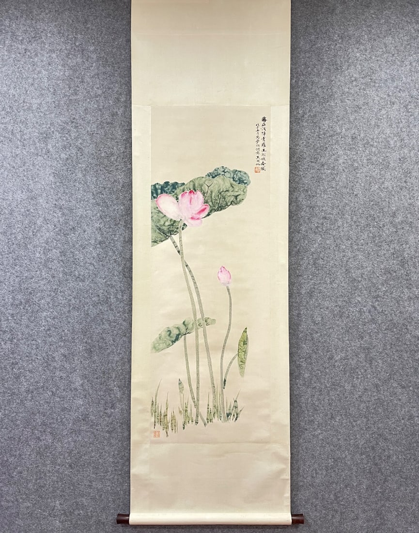 A picture of Wu Hufan's lotus flowers: Wu Hufan's lotus picture Flowercore:Size:132x47cm (The Dimensions Of All Batches Are Manually Measured.If You Need More Detailed Information, Please Contact Our Customer Service