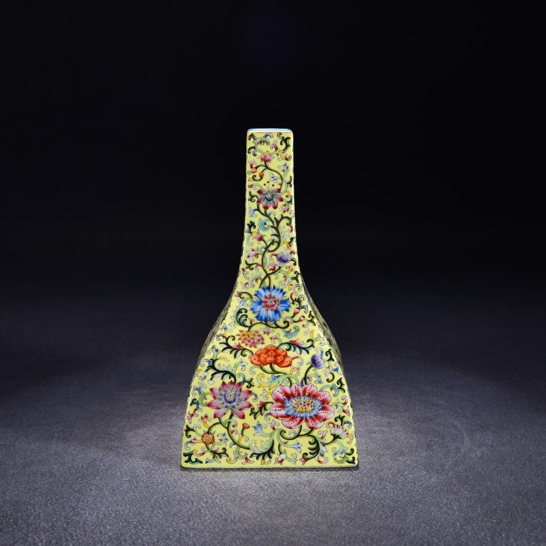 A square bottle with a yellow background color fan lily pattern made in the Qianlong period of the: Qing Dynasty Qianlong year yellow background color fanlily pattern square bottle Size:H:28cmW:15cm (The Dimensions Of All Batches Are Manually Measured.If You Need More Detailed