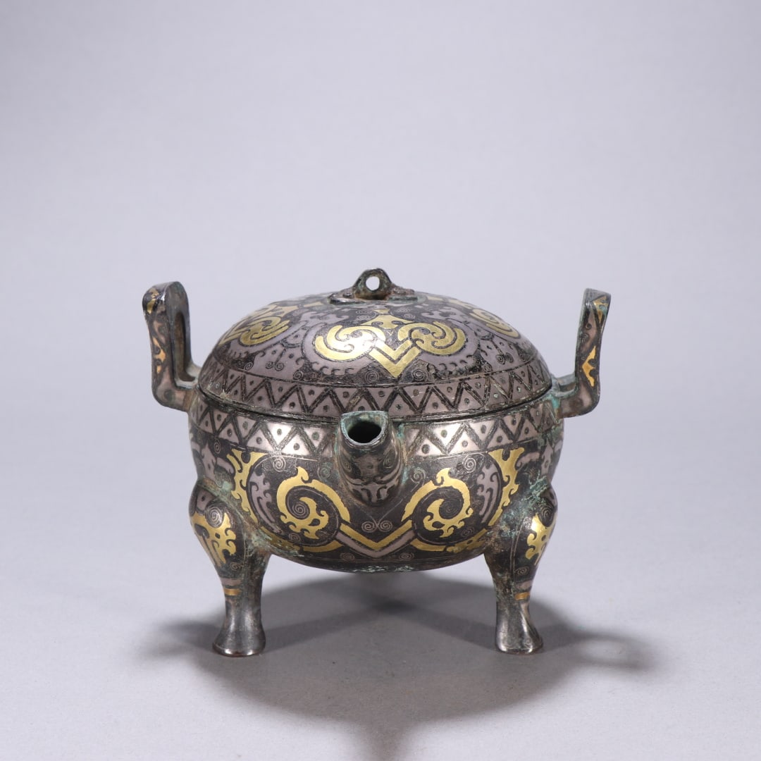 A copper gold and silver three-legged cover furnace of the Han Dynasty: The copper and gold and silver three-legged cover furnace of the Han Dynasty Size:H:9cmW:12.2cmW:0.6429kg (The Dimensions Of All Batches Are Manually Measured.If You Need More Detailed Information, Pl