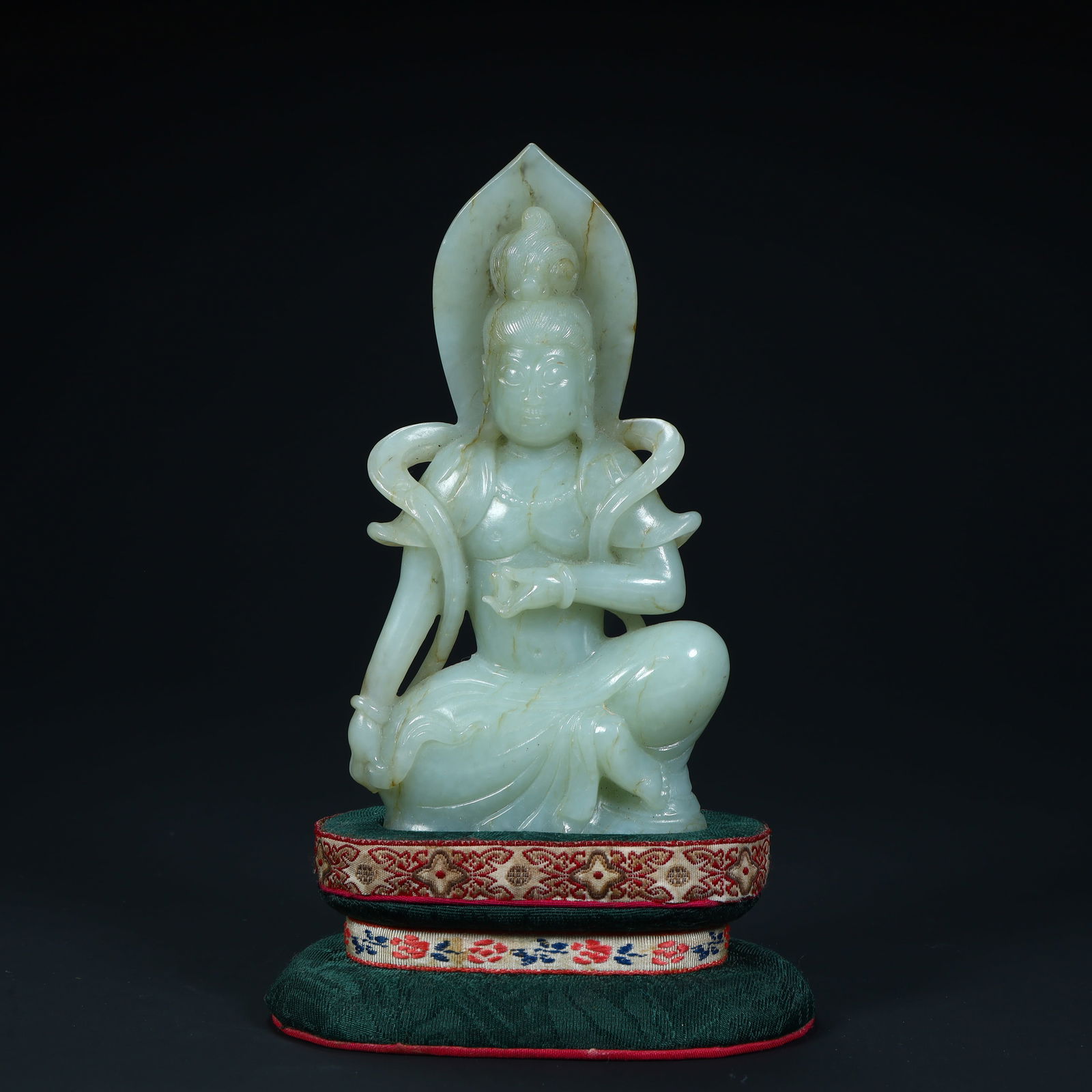 A Qing Dynasty blue and white jade carved seated statue of Guanyin: Qing Dynasty blue and white jade carving free Guanyin seated statue Size:H:13cmL: 7.5cmW:2.2cmW:247g (The Dimensions Of All Batches Are Manually Measured.If You Need More Detailed