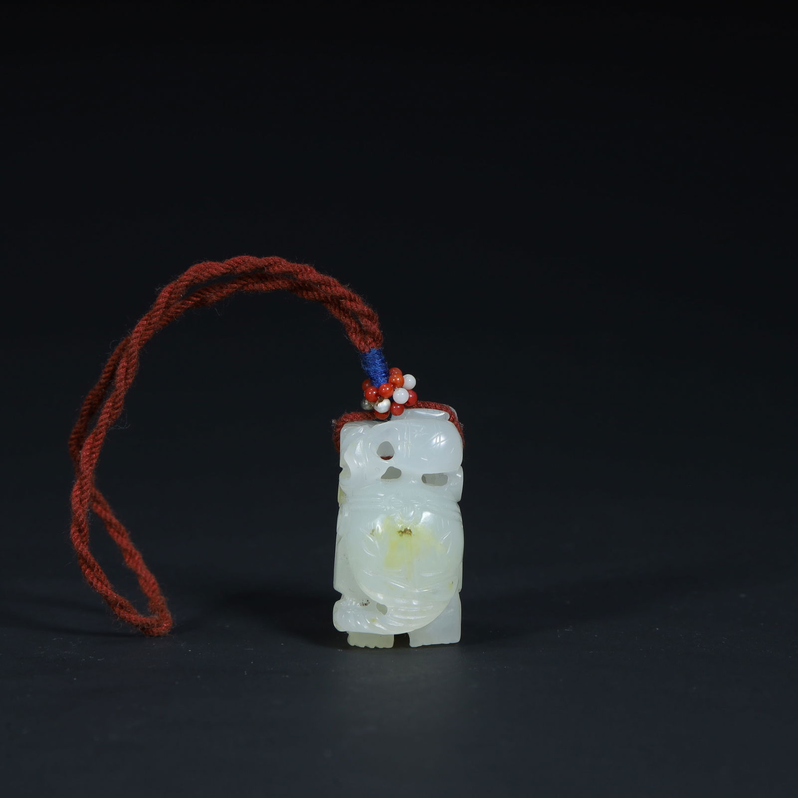 A small pendant of Hetian white jade seed carving in the Qing Dynasty: Qing Dynasty Hetian white jade seed material carving all the way to the small pendant Size:H:3cmL: 3cmW:3cmW:28.5g (The Dimensions Of All Batches Are Manually Measured.If You Need More Detailed Inform