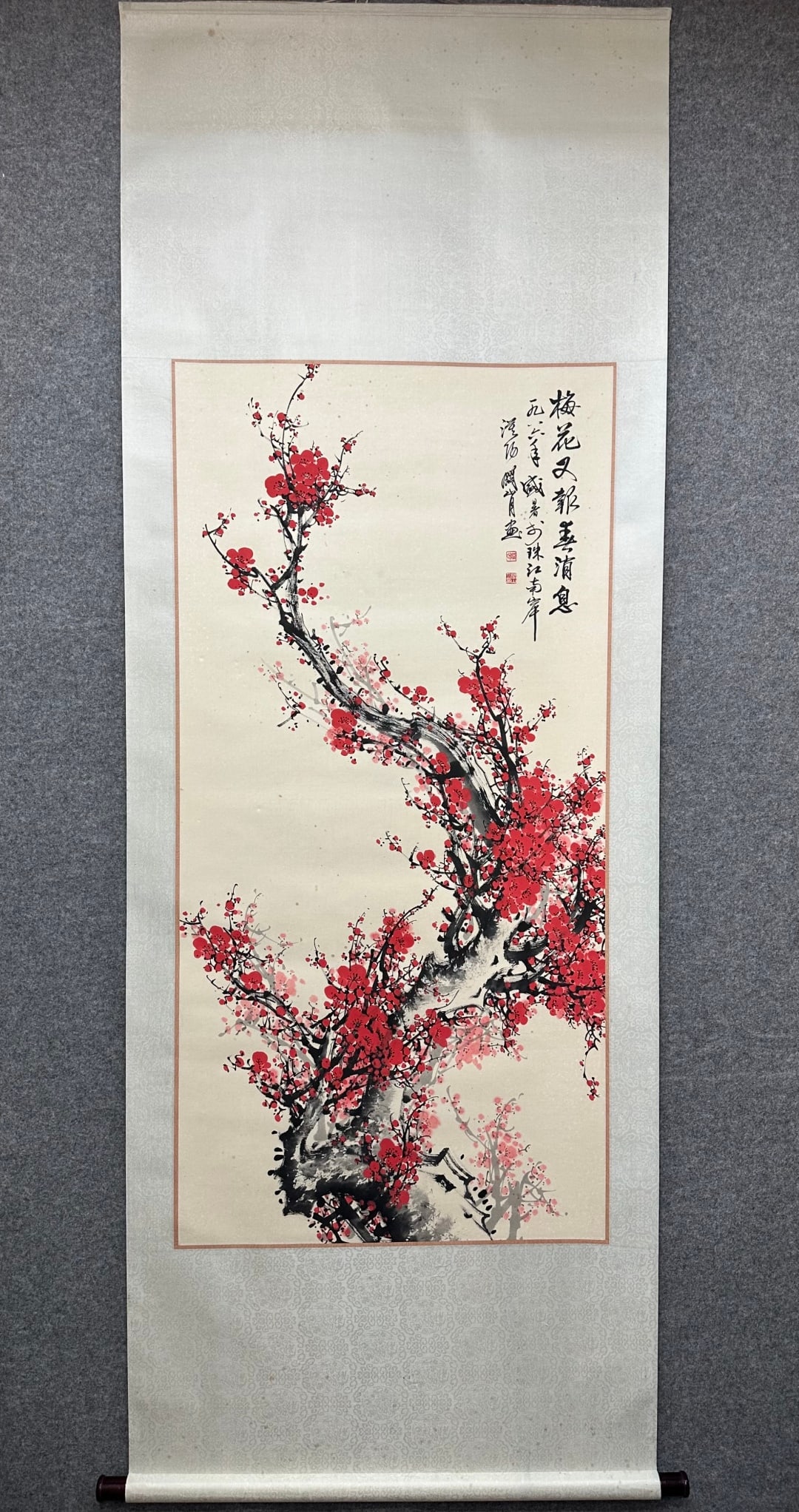 A red plum paper middle hall of Guan Shanyue: Guan Shanyue's red plum paper middle hall Flowercore:Size:136×68cm (The Dimensions Of All Batches Are Manually Measured.If You Need More Detailed Information, Please Contact Our Customer Service Befo