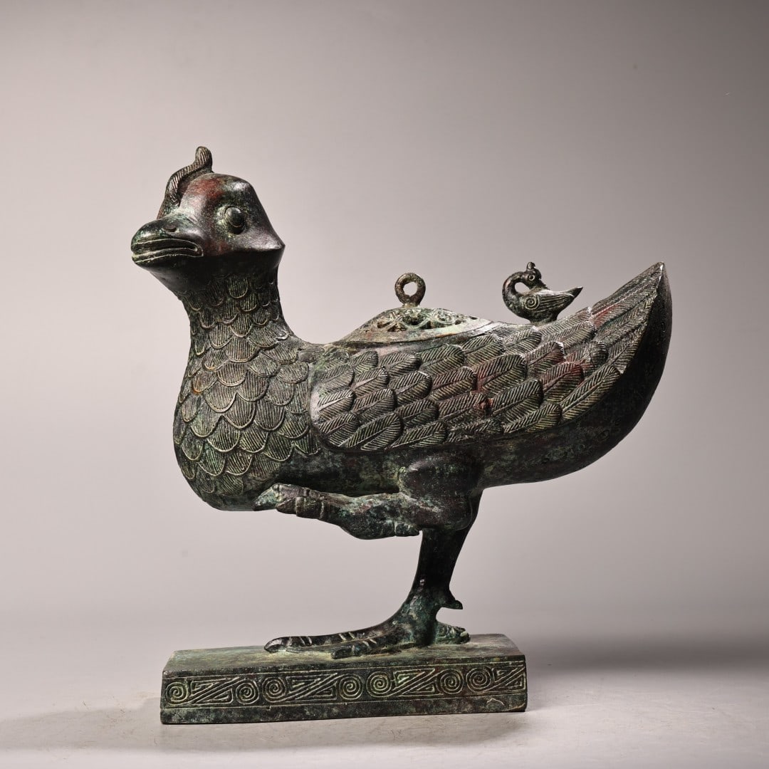 A fine bronze duck incense burner: Exquisite bronze duck incense burner Size:W:2400gH:26cmW:24cm (The Dimensions Of All Batches Are Manually Measured.If You Need More Detailed Information, Please Contact Our Customer Service Before Bid