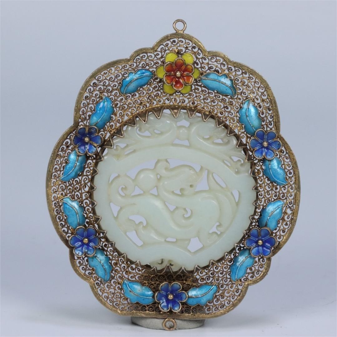 A silver-gilt filigree baked blue inlaid Hetian jade dragon pattern plate of the Qing Dynasty: Qing Dynasty silver gilt filigree baked blue inlaid Hetian jade dragon pattern plate Size:9.67.80.8cmW:0.064kg (The Dimensions Of All Batches Are Manually Measured.If You Need More