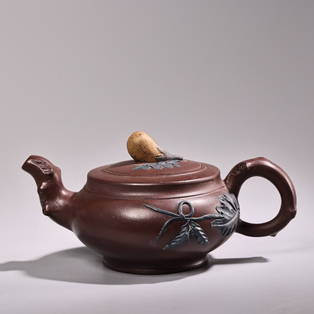 A beautiful old pure handmade purple clay purple clay pot: Exquisite old pure handmade purple mud purple clay pot Size:W:300gH:10cmW:17cm (The Dimensions Of All Batches Are Manually Measured.If You Need More Detailed Information, Please