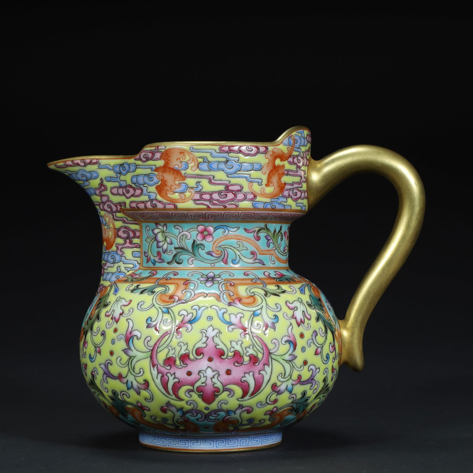 A Qing Dynasty Qianlong model yellow pastel entwined Fushou pattern monk fair cup: Qing Dynasty Qianlong model yellow pastel entwined Fushou pattern monk justice cup Size:H:10cmL: 12.5cmW:8.5cmW:196g (The Dimensions Of All Batches Are Manually Measured.If You