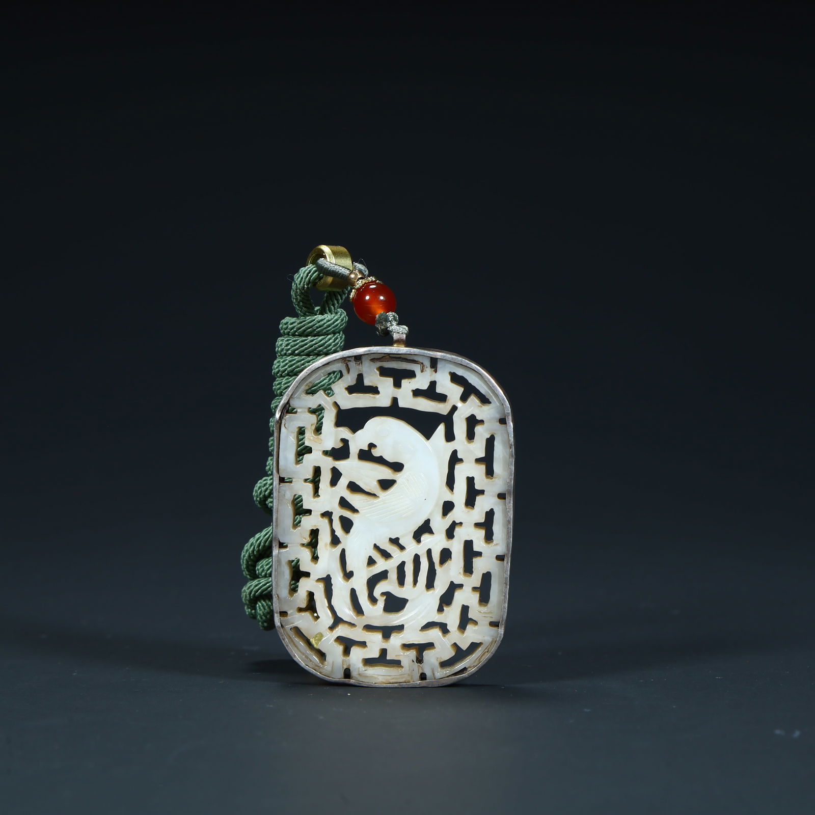 A Qing Dynasty silver bag jade carved bird pattern pendant: Qing Dynasty silver bag jade transparent carved flower and bird pattern ornament Size:L: 5cmW:3cmW:21g (The Dimensions Of All Batches Are Manually Measured.If You Need More