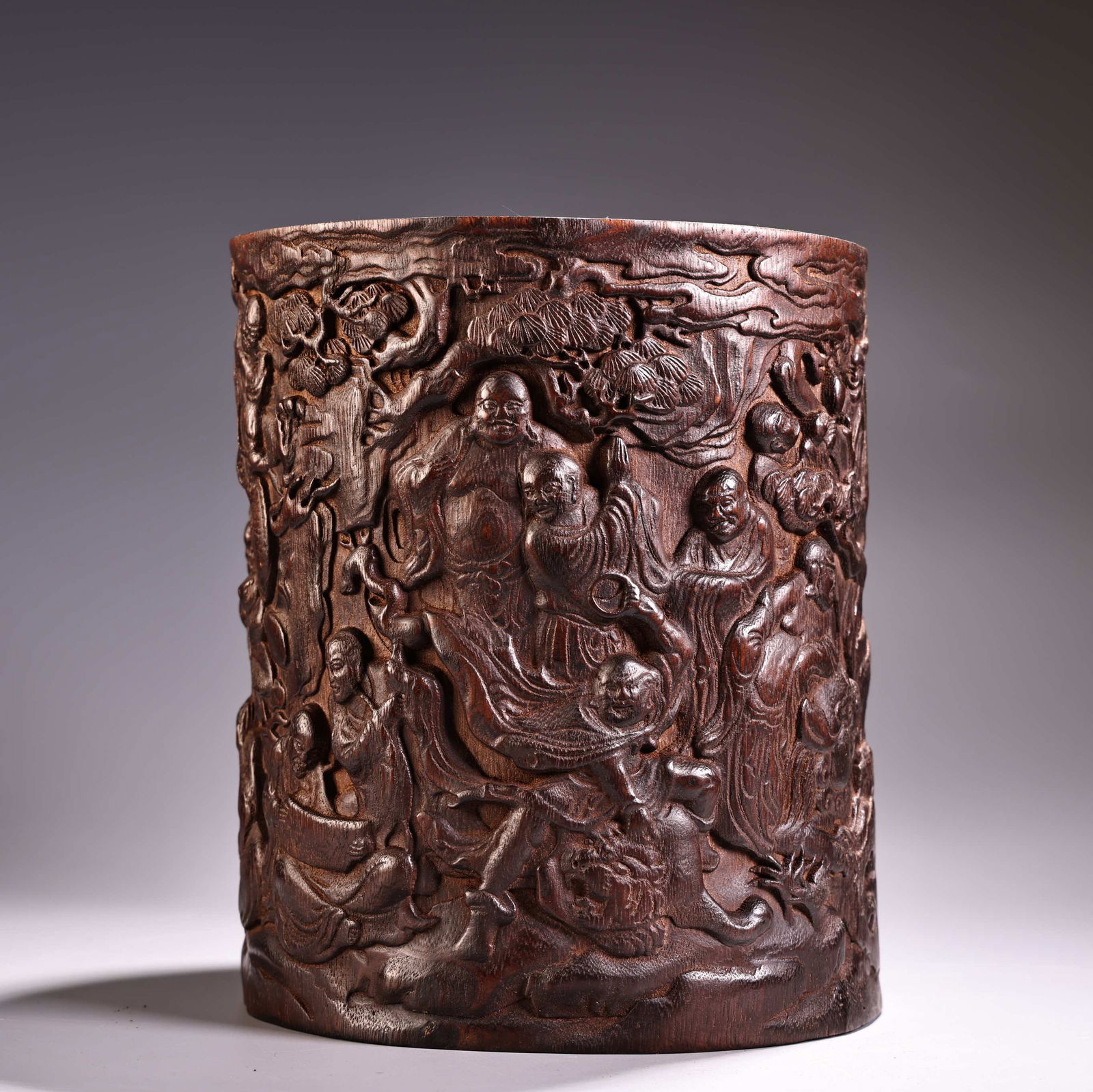 A fine agarwood high relief engraved eighteen Arhat pen holder: Exquisite agarwood high relief engraved eighteen Arhat pen holders Size:W:1000gH:21cmD:17.5cm (The Dimensions Of All Batches Are Manually Measured.If You Need More Detailed